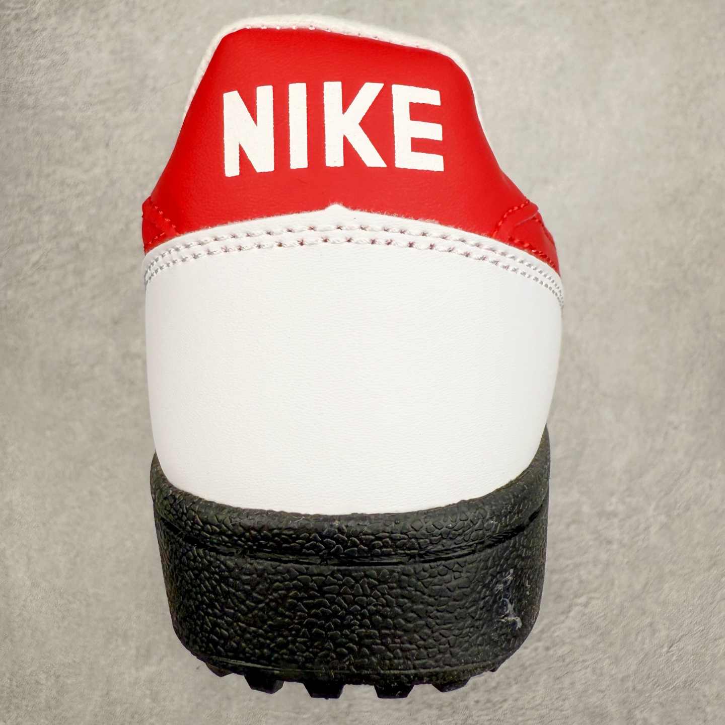 图片[8]-NK Field General 82 美式复古球鞋板鞋 随着复古球鞋文化的复兴 NK将这款曾于 80 年代问世的球鞋重新带回 引起大家的关注 在鞋面设计中融入粒面皮革和织物材质打造 之后再辅以标志性的华夫格纹路橡胶鞋底搭配 经典复刻配色见证 20 世纪 80 年代传奇球星征战赛场的精彩瞬间 尺码：36 36.5 37.5 38 38.5 39 40 40.5 41 42 42.5 43 44 44.5 45-选品中心