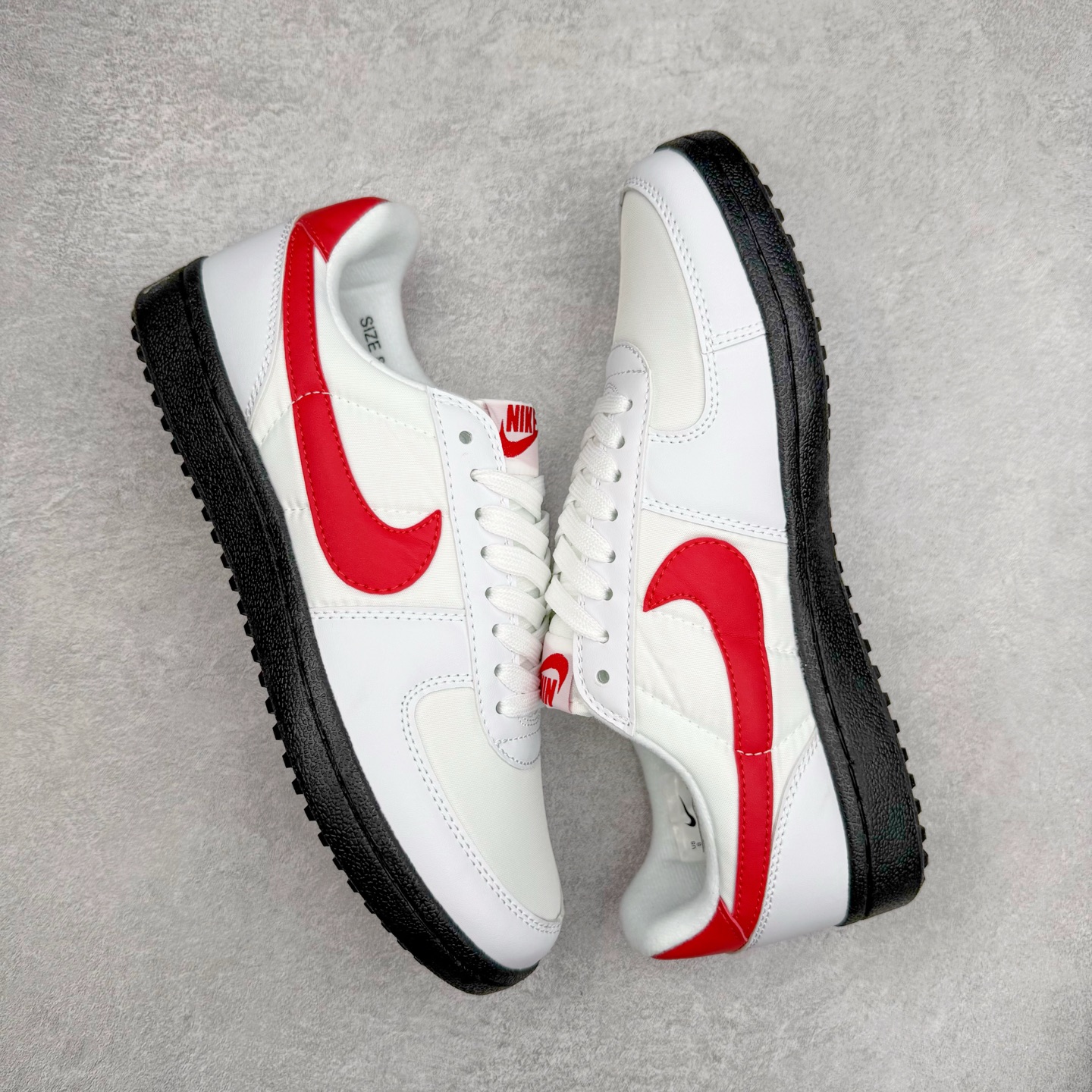 图片[3]-NK Field General 82 美式复古球鞋板鞋 随着复古球鞋文化的复兴 NK将这款曾于 80 年代问世的球鞋重新带回 引起大家的关注 在鞋面设计中融入粒面皮革和织物材质打造 之后再辅以标志性的华夫格纹路橡胶鞋底搭配 经典复刻配色见证 20 世纪 80 年代传奇球星征战赛场的精彩瞬间 尺码：36 36.5 37.5 38 38.5 39 40 40.5 41 42 42.5 43 44 44.5 45-选品中心