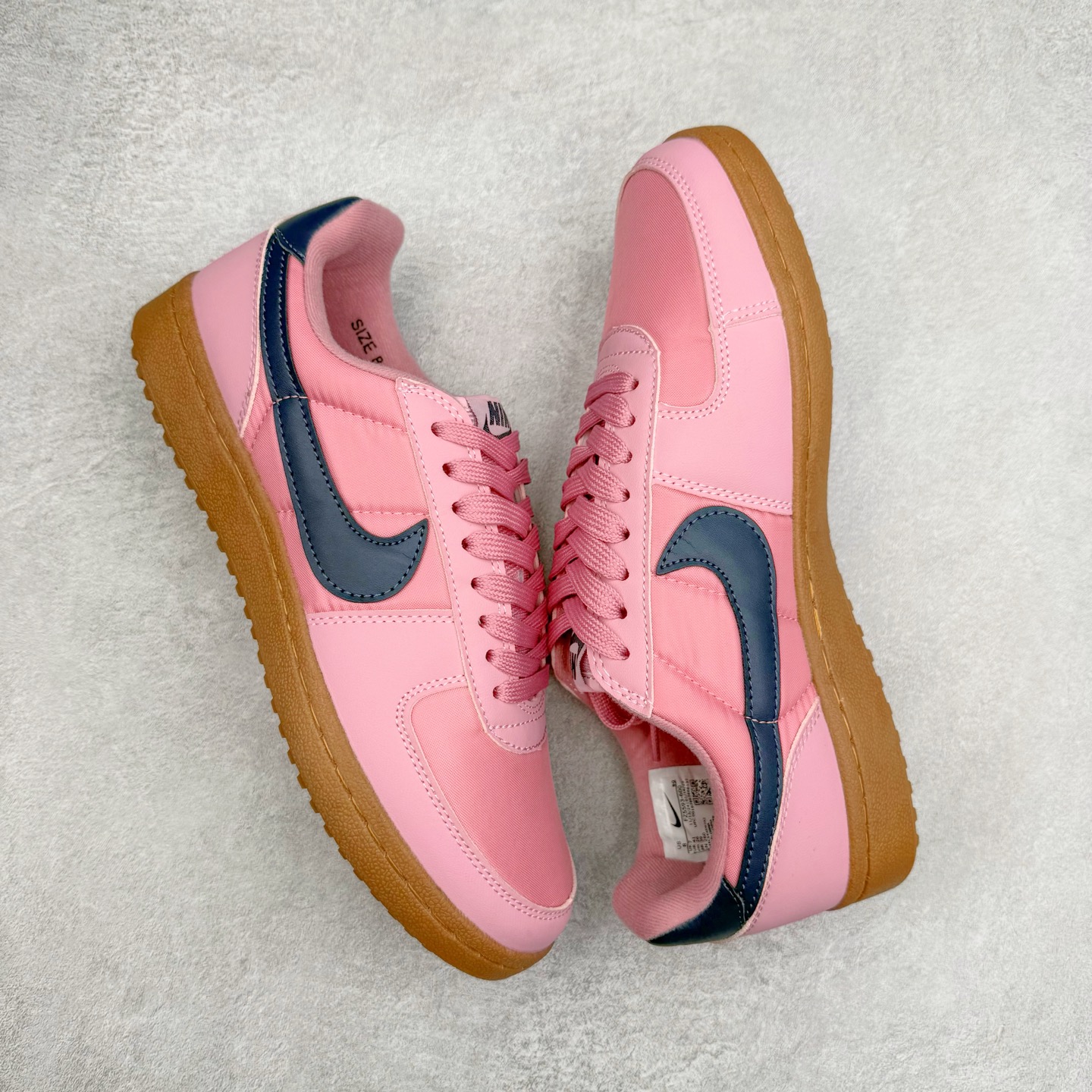 图片[3]-NK Field General 82 美式复古球鞋板鞋 随着复古球鞋文化的复兴 NK将这款曾于 80 年代问世的球鞋重新带回 引起大家的关注 在鞋面设计中融入粒面皮革和织物材质打造 之后再辅以标志性的华夫格纹路橡胶鞋底搭配 经典复刻配色见证 20 世纪 80 年代传奇球星征战赛场的精彩瞬间 尺码：36 36.5 37.5 38 38.5 39 40 40.5 41 42 42.5 43 44 44.5 45-选品中心