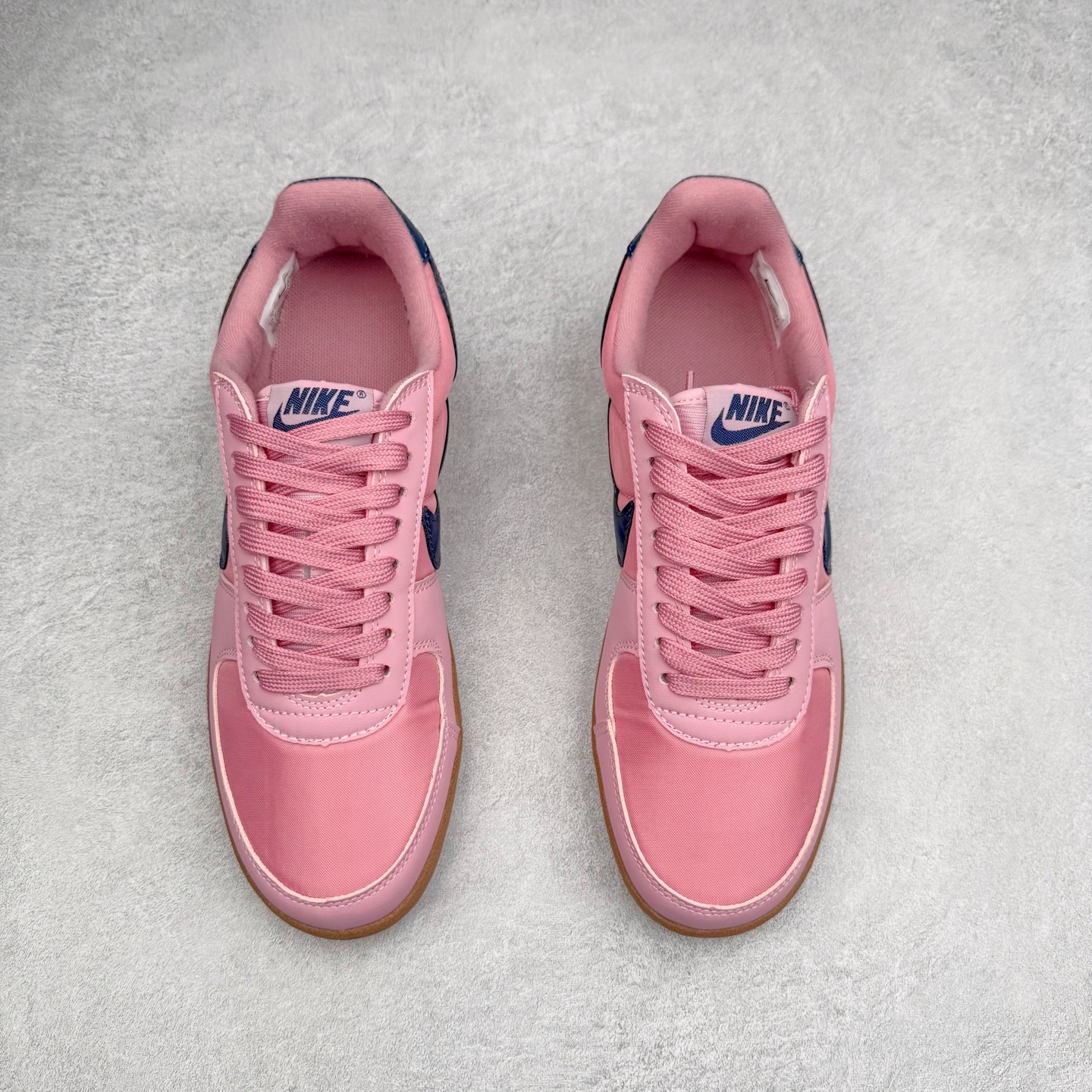 图片[2]-NK Field General 82 美式复古球鞋板鞋 随着复古球鞋文化的复兴 NK将这款曾于 80 年代问世的球鞋重新带回 引起大家的关注 在鞋面设计中融入粒面皮革和织物材质打造 之后再辅以标志性的华夫格纹路橡胶鞋底搭配 经典复刻配色见证 20 世纪 80 年代传奇球星征战赛场的精彩瞬间 尺码：36 36.5 37.5 38 38.5 39 40 40.5 41 42 42.5 43 44 44.5 45-选品中心