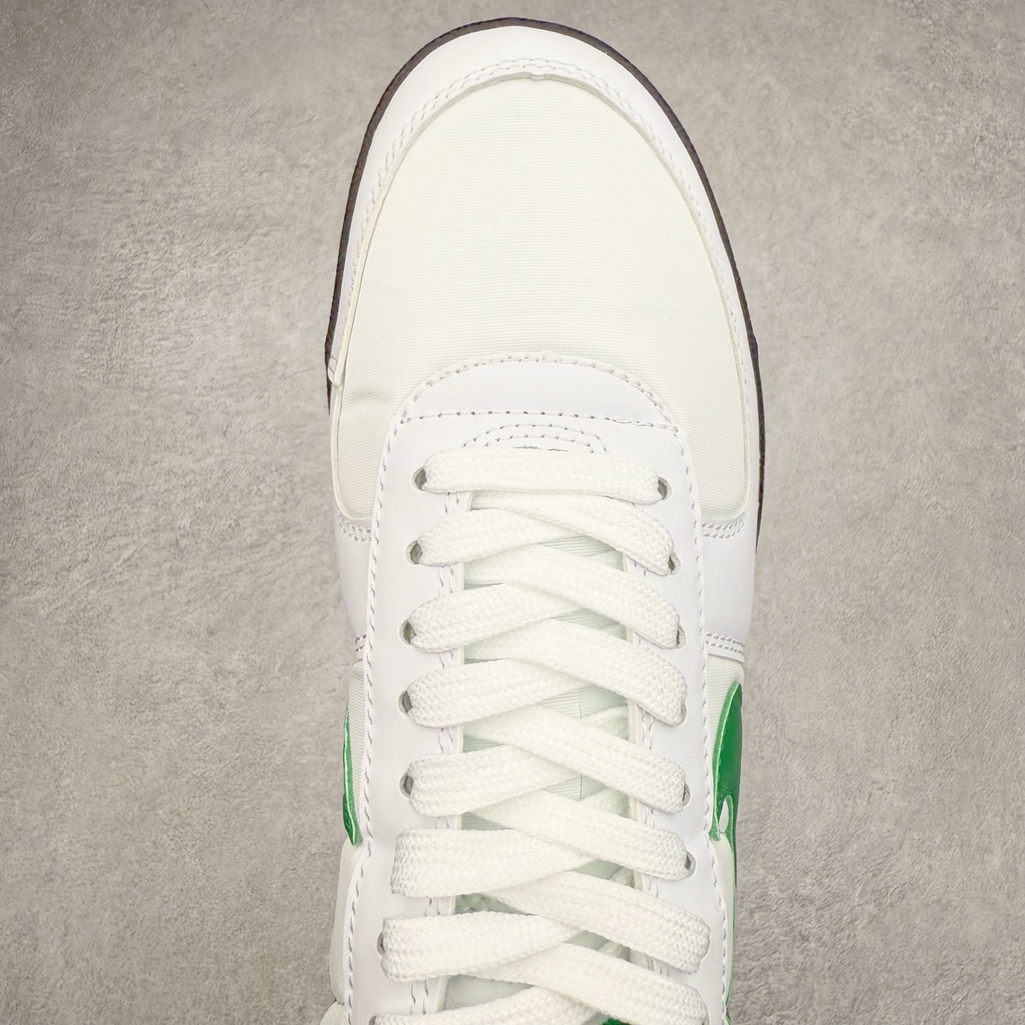 图片[4]-NK Field General 82 美式复古球鞋板鞋 随着复古球鞋文化的复兴 NK将这款曾于 80 年代问世的球鞋重新带回 引起大家的关注 在鞋面设计中融入粒面皮革和织物材质打造 之后再辅以标志性的华夫格纹路橡胶鞋底搭配 经典复刻配色见证 20 世纪 80 年代传奇球星征战赛场的精彩瞬间 尺码：36 36.5 37.5 38 38.5 39 40 40.5 41 42 42.5 43 44 44.5 45-选品中心