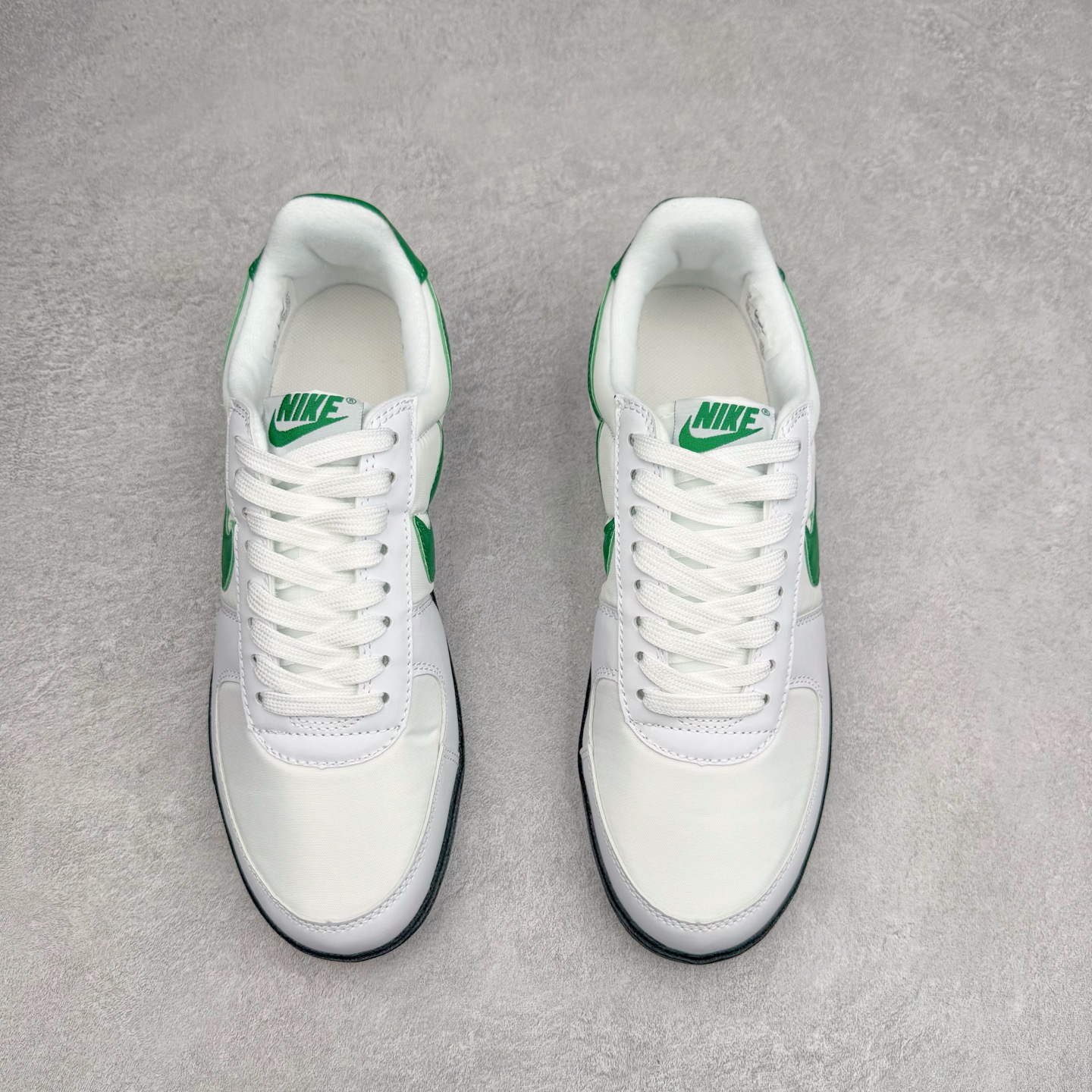 图片[2]-NK Field General 82 美式复古球鞋板鞋 随着复古球鞋文化的复兴 NK将这款曾于 80 年代问世的球鞋重新带回 引起大家的关注 在鞋面设计中融入粒面皮革和织物材质打造 之后再辅以标志性的华夫格纹路橡胶鞋底搭配 经典复刻配色见证 20 世纪 80 年代传奇球星征战赛场的精彩瞬间 尺码：36 36.5 37.5 38 38.5 39 40 40.5 41 42 42.5 43 44 44.5 45-选品中心