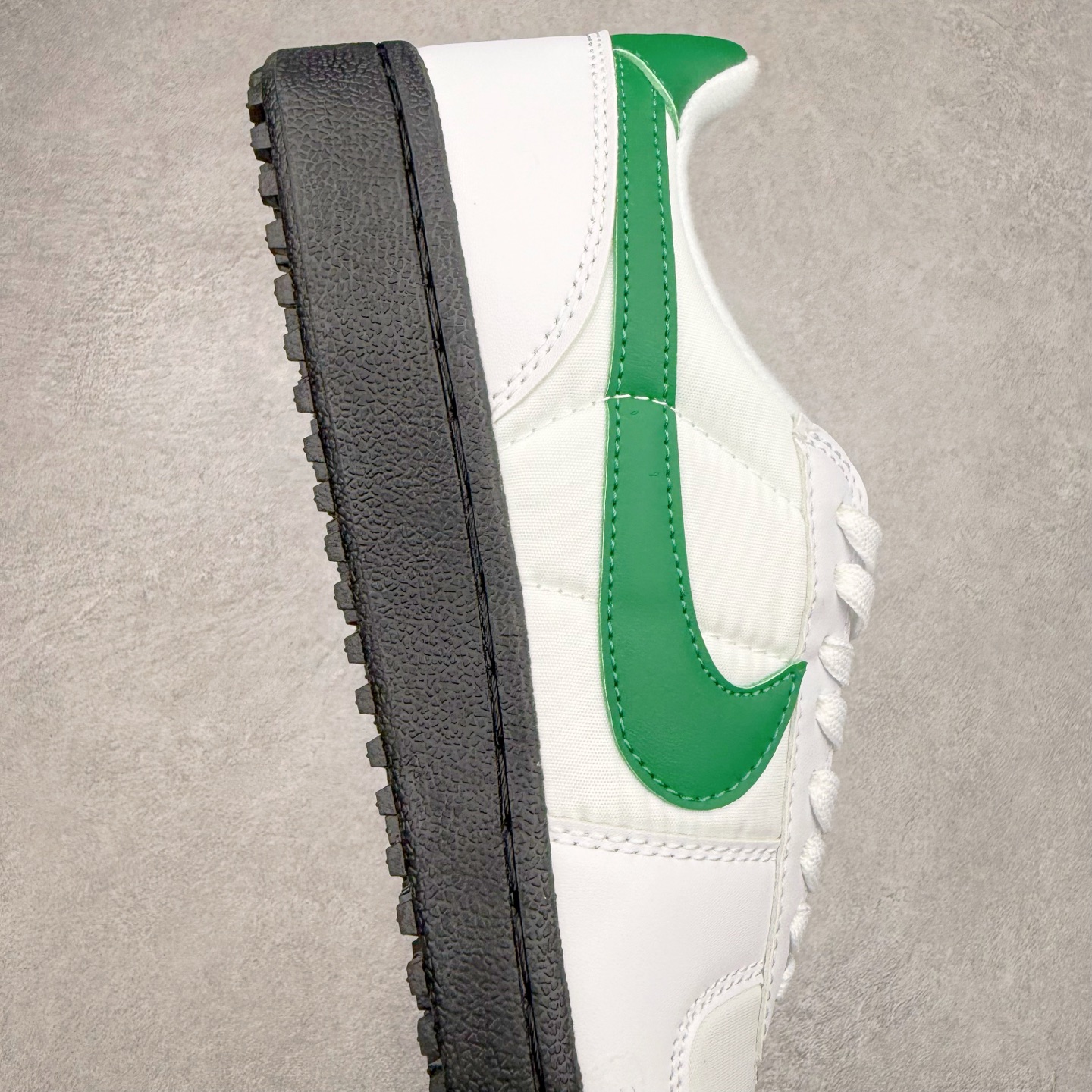 图片[6]-NK Field General 82 美式复古球鞋板鞋 随着复古球鞋文化的复兴 NK将这款曾于 80 年代问世的球鞋重新带回 引起大家的关注 在鞋面设计中融入粒面皮革和织物材质打造 之后再辅以标志性的华夫格纹路橡胶鞋底搭配 经典复刻配色见证 20 世纪 80 年代传奇球星征战赛场的精彩瞬间 尺码：36 36.5 37.5 38 38.5 39 40 40.5 41 42 42.5 43 44 44.5 45-选品中心