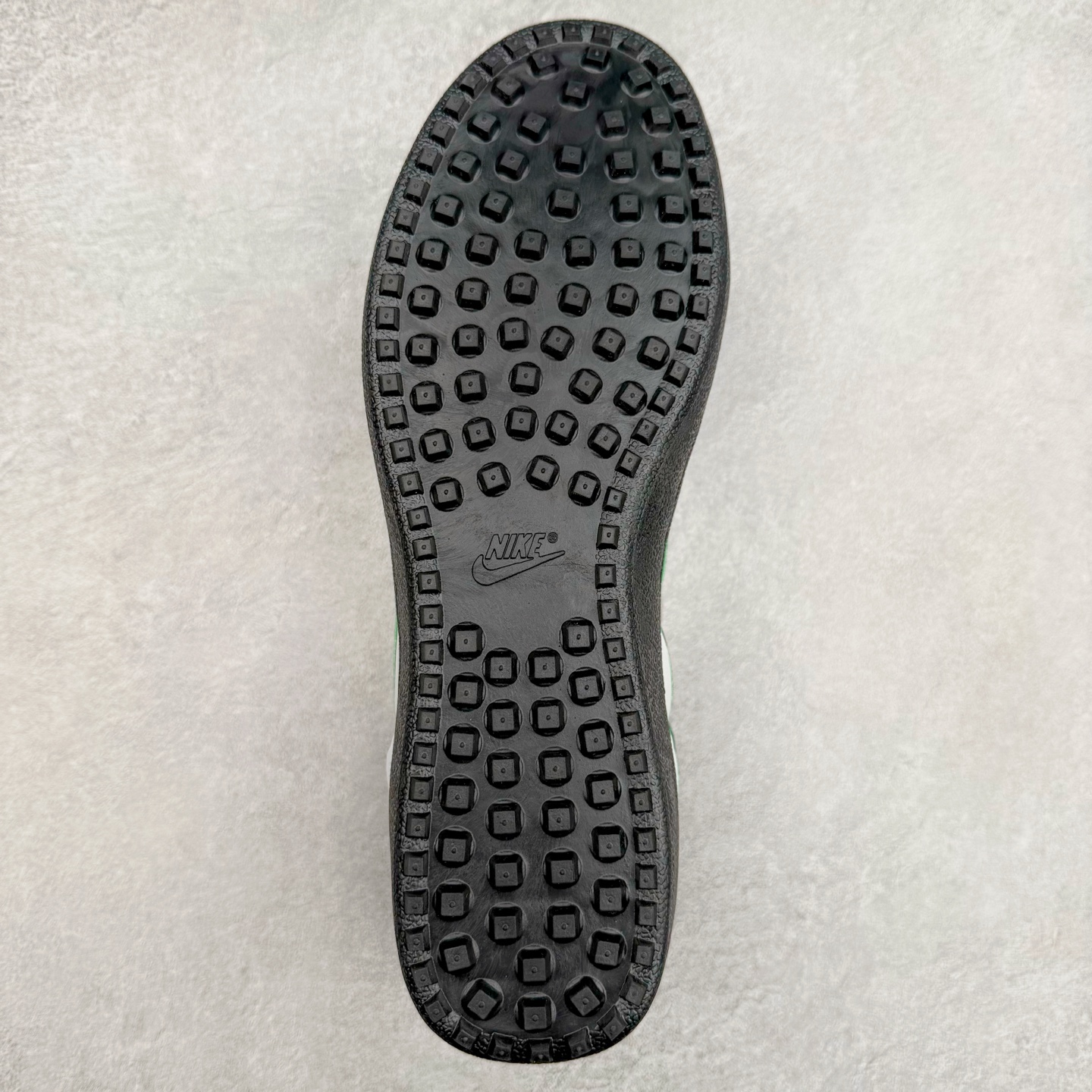 图片[9]-NK Field General 82 美式复古球鞋板鞋 随着复古球鞋文化的复兴 NK将这款曾于 80 年代问世的球鞋重新带回 引起大家的关注 在鞋面设计中融入粒面皮革和织物材质打造 之后再辅以标志性的华夫格纹路橡胶鞋底搭配 经典复刻配色见证 20 世纪 80 年代传奇球星征战赛场的精彩瞬间 尺码：36 36.5 37.5 38 38.5 39 40 40.5 41 42 42.5 43 44 44.5 45-选品中心