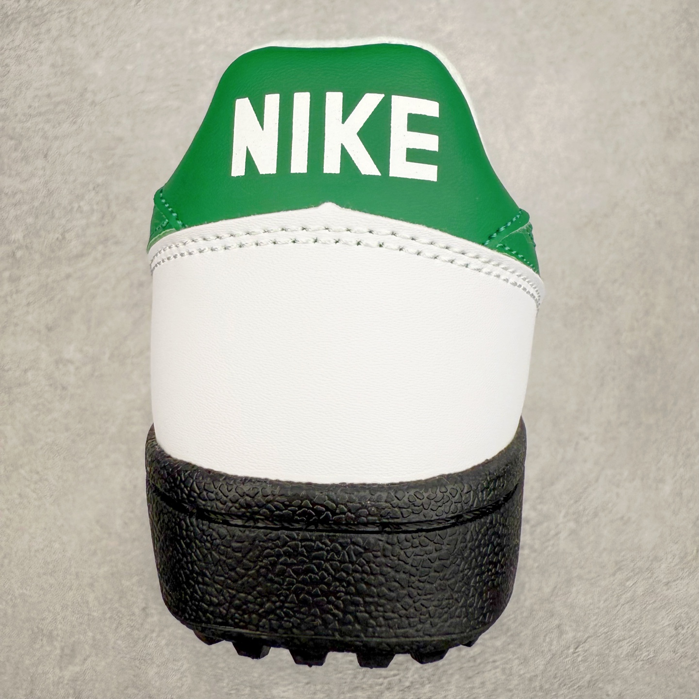 图片[8]-NK Field General 82 美式复古球鞋板鞋 随着复古球鞋文化的复兴 NK将这款曾于 80 年代问世的球鞋重新带回 引起大家的关注 在鞋面设计中融入粒面皮革和织物材质打造 之后再辅以标志性的华夫格纹路橡胶鞋底搭配 经典复刻配色见证 20 世纪 80 年代传奇球星征战赛场的精彩瞬间 尺码：36 36.5 37.5 38 38.5 39 40 40.5 41 42 42.5 43 44 44.5 45-选品中心