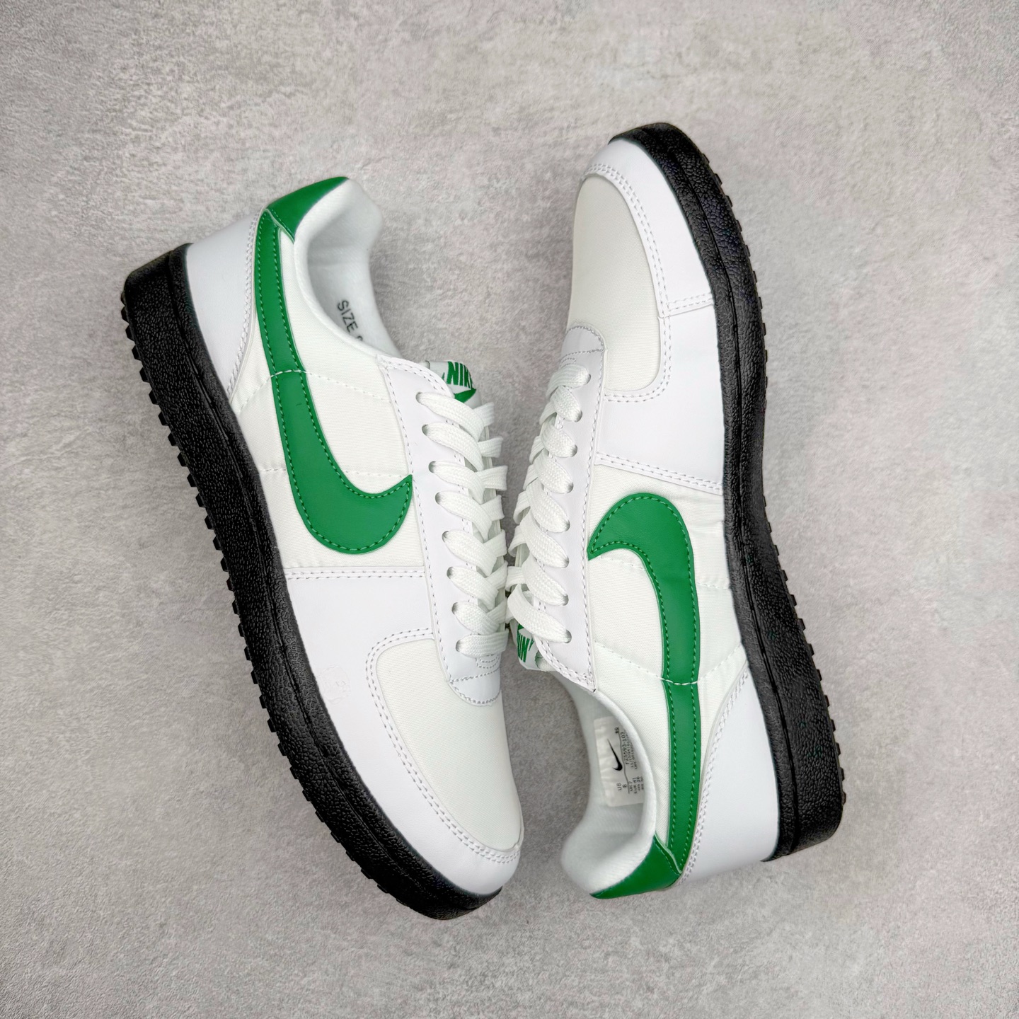 图片[3]-NK Field General 82 美式复古球鞋板鞋 随着复古球鞋文化的复兴 NK将这款曾于 80 年代问世的球鞋重新带回 引起大家的关注 在鞋面设计中融入粒面皮革和织物材质打造 之后再辅以标志性的华夫格纹路橡胶鞋底搭配 经典复刻配色见证 20 世纪 80 年代传奇球星征战赛场的精彩瞬间 尺码：36 36.5 37.5 38 38.5 39 40 40.5 41 42 42.5 43 44 44.5 45-选品中心