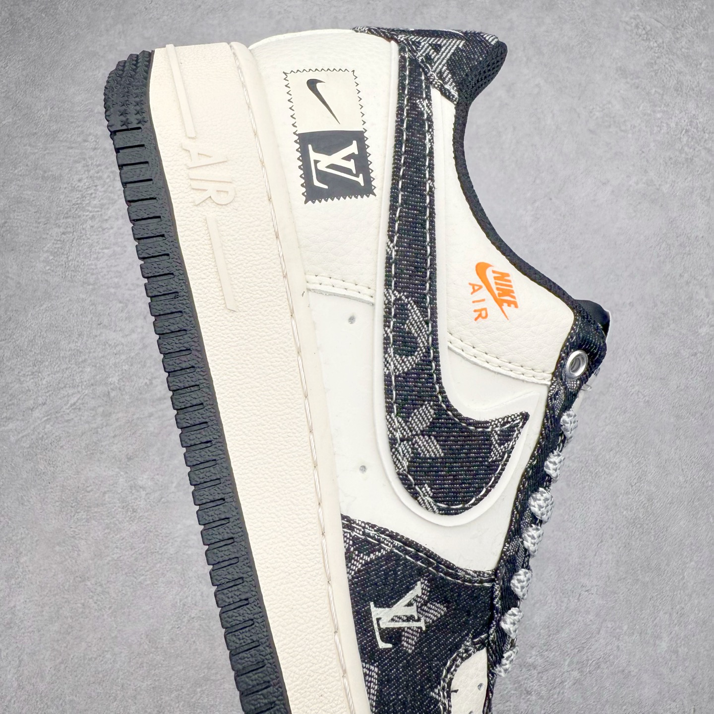 图片[6]-NK Air Force 1´07 Low 空军一号低帮百搭休闲运动板鞋 YX5066-353 柔软、弹性十足的缓震性能和出色的中底设计 横跨复古与现代的外型结合 造就出风靡全球 三十多年的Force 1 直到今天还深受青睐 实拍调校N版已经零色差零失真 百分百还原实物色彩所见即所得 不存在货不对板色差等低级问题 选购参考实物拍摄 不混卖不参货 只用心做好货严格选品 承诺混一赔十 尺码：36 36.5 37.5 38 38.5 39 40 40.5 41 42 42.5 43 44 44.5 45-选品中心