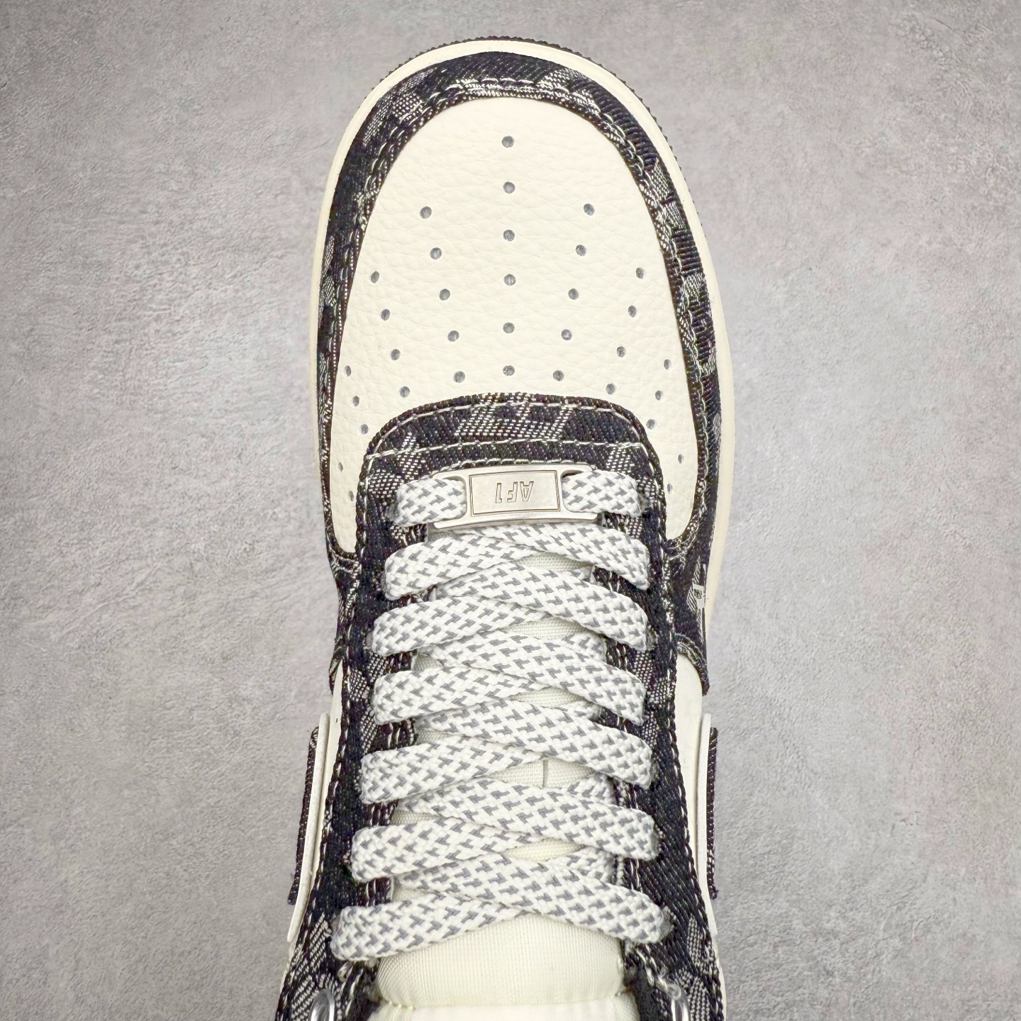 图片[4]-NK Air Force 1´07 Low 空军一号低帮百搭休闲运动板鞋 YX5066-353 柔软、弹性十足的缓震性能和出色的中底设计 横跨复古与现代的外型结合 造就出风靡全球 三十多年的Force 1 直到今天还深受青睐 实拍调校N版已经零色差零失真 百分百还原实物色彩所见即所得 不存在货不对板色差等低级问题 选购参考实物拍摄 不混卖不参货 只用心做好货严格选品 承诺混一赔十 尺码：36 36.5 37.5 38 38.5 39 40 40.5 41 42 42.5 43 44 44.5 45-选品中心