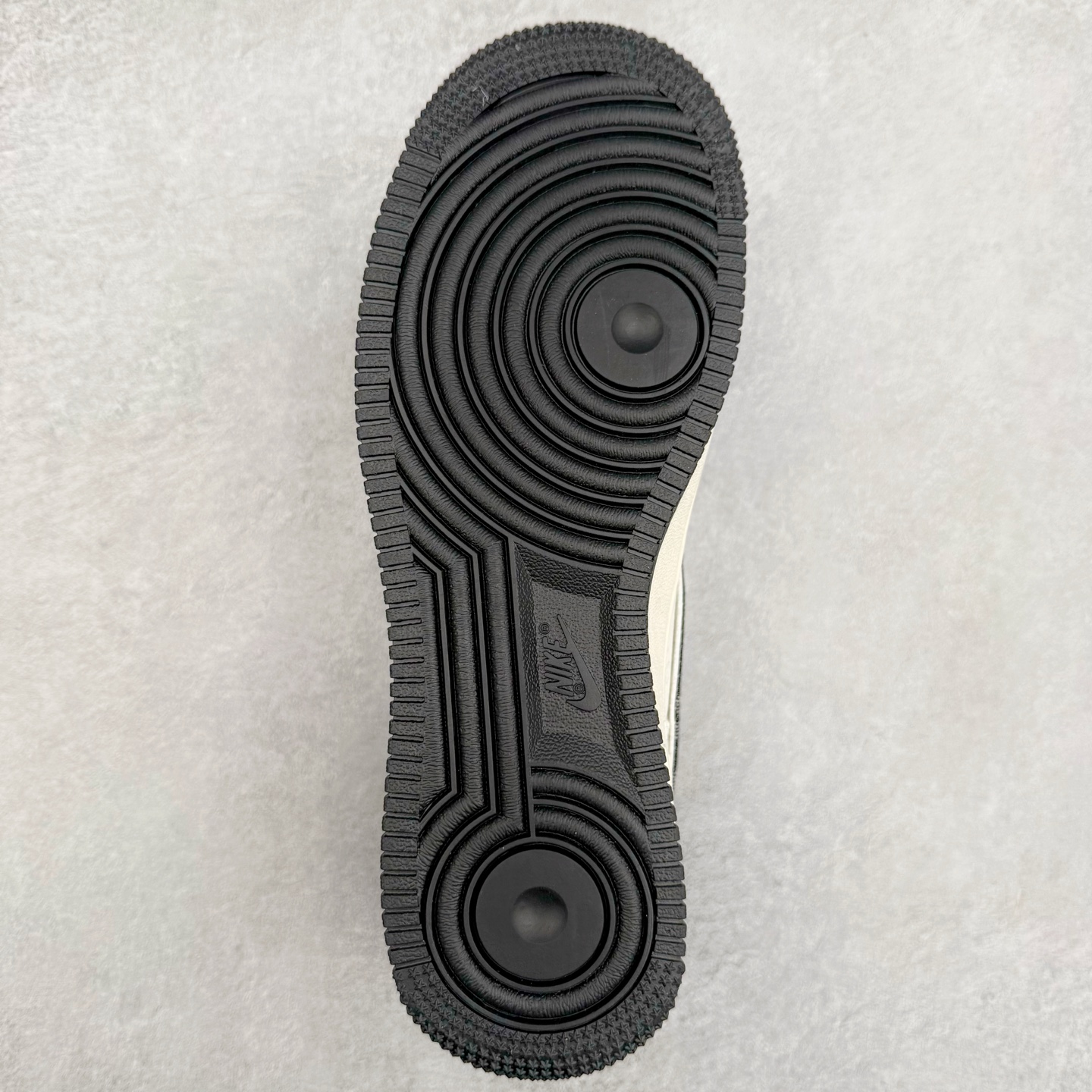 图片[9]-NK Air Force 1´07 Low 空军一号低帮百搭休闲运动板鞋 YX5066-353 柔软、弹性十足的缓震性能和出色的中底设计 横跨复古与现代的外型结合 造就出风靡全球 三十多年的Force 1 直到今天还深受青睐 实拍调校N版已经零色差零失真 百分百还原实物色彩所见即所得 不存在货不对板色差等低级问题 选购参考实物拍摄 不混卖不参货 只用心做好货严格选品 承诺混一赔十 尺码：36 36.5 37.5 38 38.5 39 40 40.5 41 42 42.5 43 44 44.5 45-选品中心