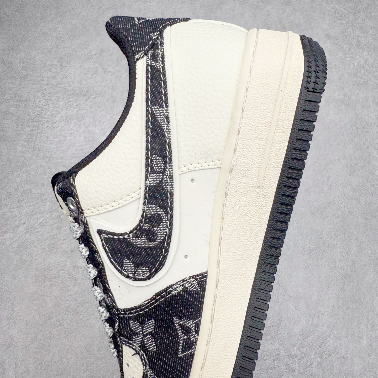 图片[7]-NK Air Force 1´07 Low 空军一号低帮百搭休闲运动板鞋 YX5066-353 柔软、弹性十足的缓震性能和出色的中底设计 横跨复古与现代的外型结合 造就出风靡全球 三十多年的Force 1 直到今天还深受青睐 实拍调校N版已经零色差零失真 百分百还原实物色彩所见即所得 不存在货不对板色差等低级问题 选购参考实物拍摄 不混卖不参货 只用心做好货严格选品 承诺混一赔十 尺码：36 36.5 37.5 38 38.5 39 40 40.5 41 42 42.5 43 44 44.5 45-选品中心