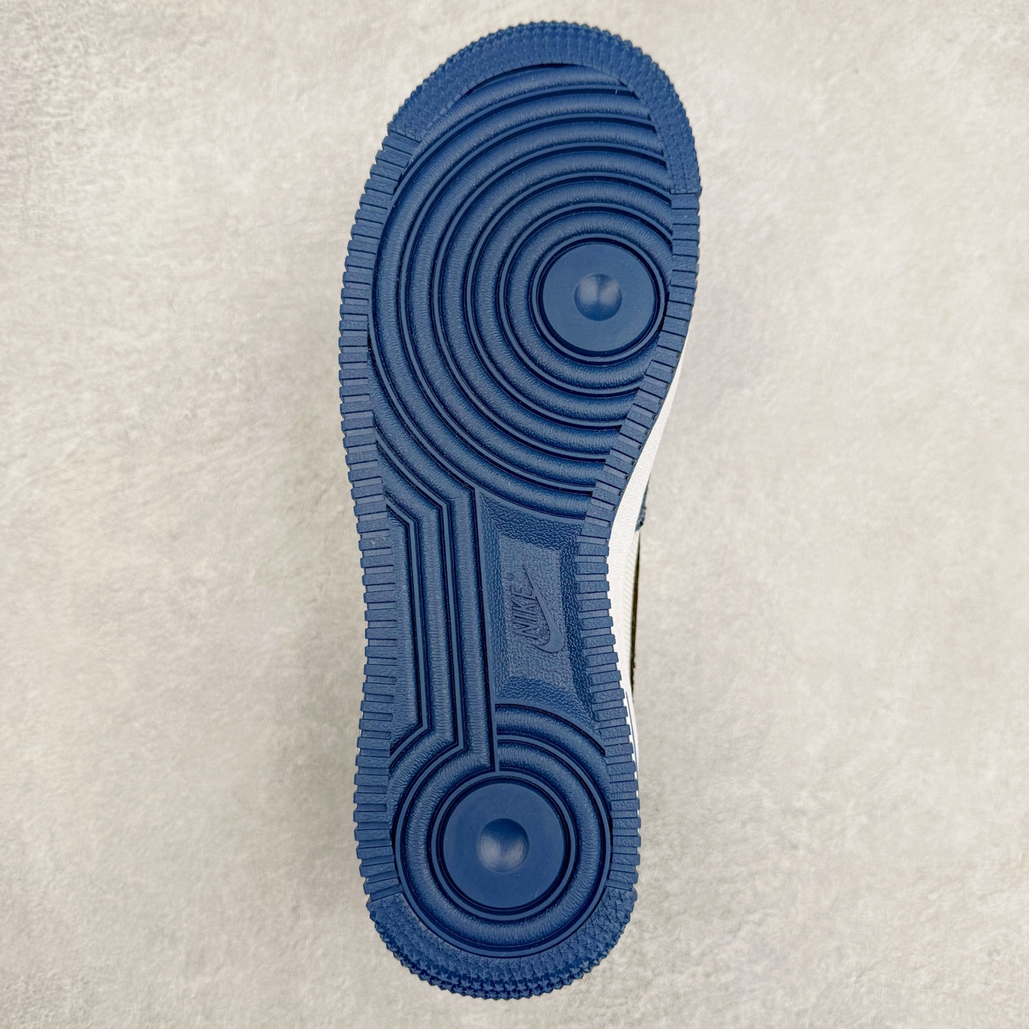 图片[9]-NK Air Force 1´07 Low 空军一号低帮百搭休闲运动板鞋 ZH0316-089 柔软、弹性十足的缓震性能和出色的中底设计 横跨复古与现代的外型结合 造就出风靡全球 三十多年的Force 1 直到今天还深受青睐 实拍调校N版已经零色差零失真 百分百还原实物色彩所见即所得 不存在货不对板色差等低级问题 选购参考实物拍摄 不混卖不参货 只用心做好货严格选品 承诺混一赔十 尺码：36 36.5 37.5 38 38.5 39 40 40.5 41 42 42.5 43 44 44.5 45-选品中心