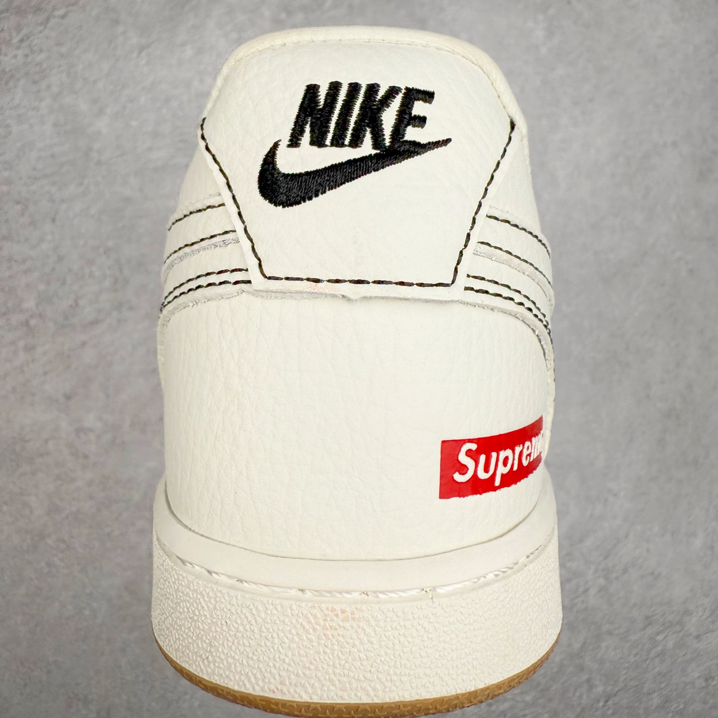 图片[8]-NK Court Vision 1 Low 低帮板鞋 “Supreme联名——黑线生胶” CS5288-013 折边针车 工艺难度大 原楦头原纸板 原装鞋盒 定制五金配件 内置全掌气垫 原厂鞋底 尺码：36 36.5 37.5 38 38.5 39 40 40.5 41 42 42.5 43 44 44.5 45-选品中心