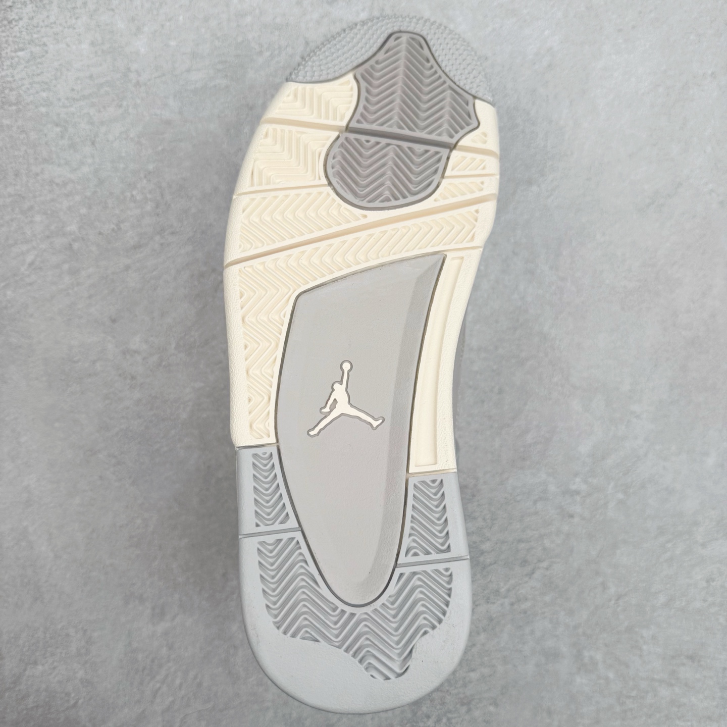 图片[9]-＃S版特价福利 Air Jordan AJ4 Retro 系列 大厂出品 原纸板楦头开发 完美鞋型匹配公司货 正确TPU鞋舌锁扣 乳胶鞋垫 最新原厂底模 大底卡色咬花完美 鞋柜必备鞋款 终端现货供应 尺码：36 36.5 37.5 38 38.5 39 40 40.5 41 42 42.5 43 44 44.5 45 46 47.5-选品中心