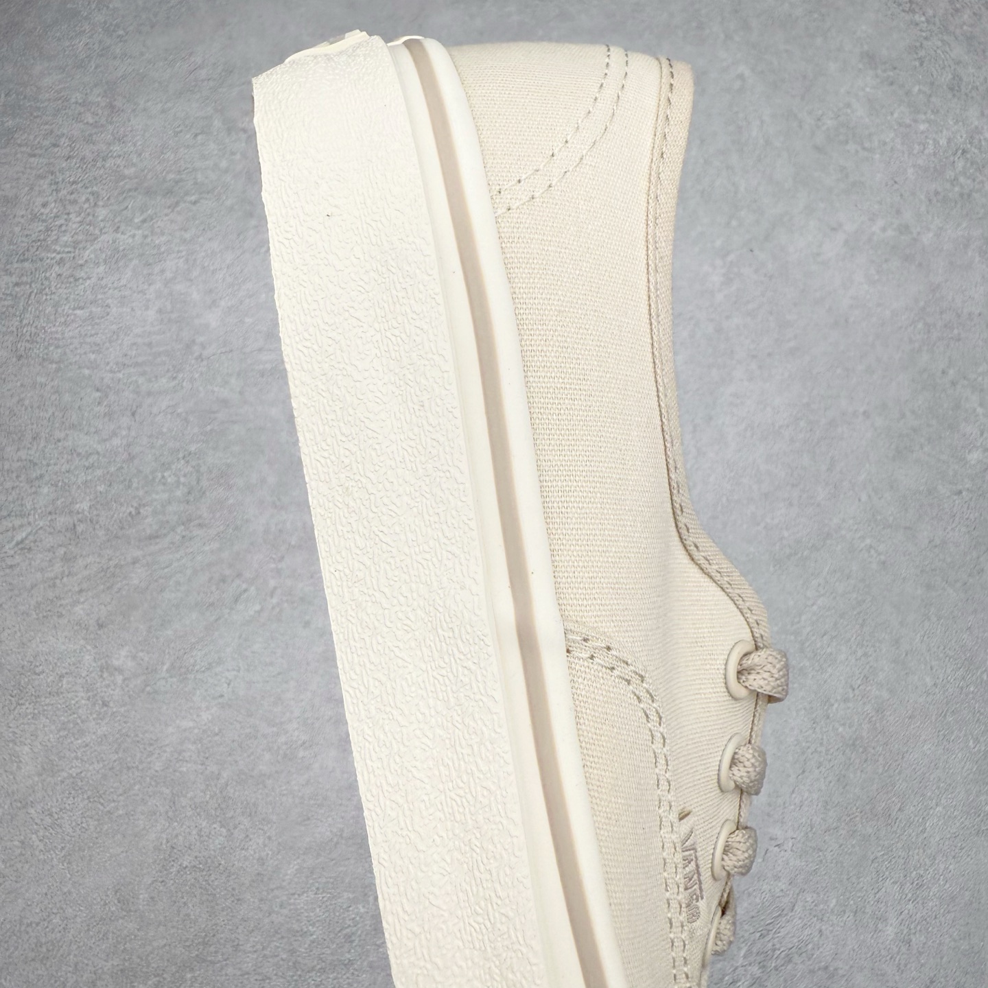 图片[6]-Vans Authentic 经典米色 万斯官方 舒适简约时尚低帮帆布鞋 炎炎夏日配上一双冰淇淋色帆布鞋 打造复古街感 简约出型 货号：VN000BW5CCZ 尺码：35 36 36.5 37 38 38.5 39 40 40.5 41 42 42.5 43 44-选品中心