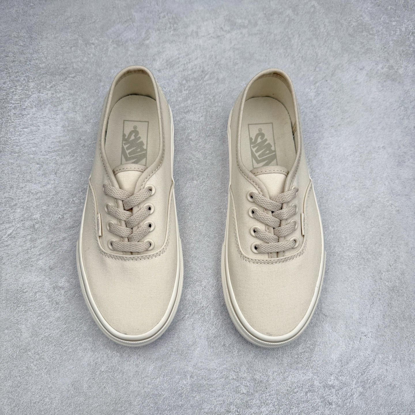 图片[2]-Vans Authentic 经典米色 万斯官方 舒适简约时尚低帮帆布鞋 炎炎夏日配上一双冰淇淋色帆布鞋 打造复古街感 简约出型 货号：VN000BW5CCZ 尺码：35 36 36.5 37 38 38.5 39 40 40.5 41 42 42.5 43 44-选品中心