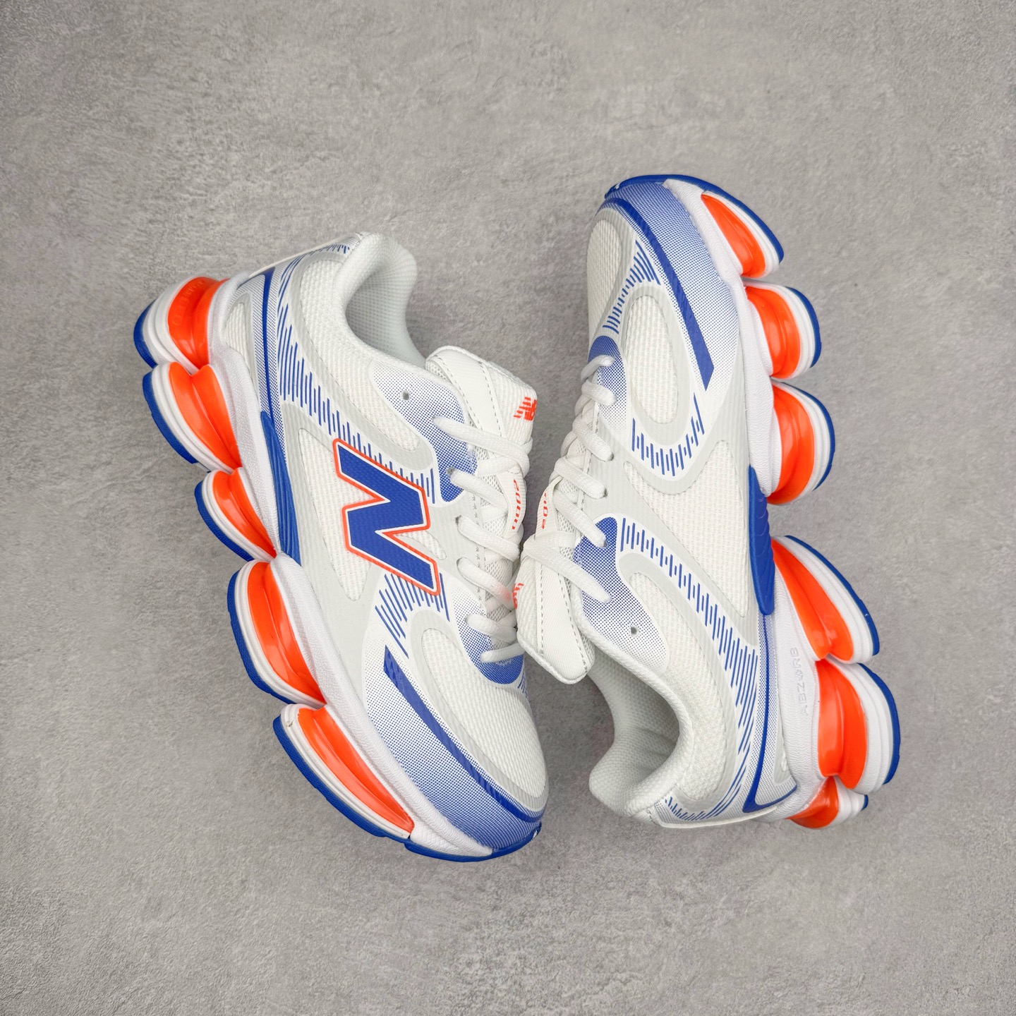 图片[3]-New Balance NB2000 舒适百搭防滑耐磨低帮 休闲跑步鞋 New Balance 在近两年的球鞋市场屡出奇招，在经典鞋型保持进一步增长的同时，推出的每一款新鞋型也都有傲人的战绩。在 327、9060 等鞋型获得成功之后，今天 New Balance 家族又迎来了新鲜血液的注入。这双 New Balance 2000 依然是融合了新旧元素的跑鞋造型，命名为 2000，或许是它的设计理念有着 Y2K 的血统。最大的亮点，在于这双鞋的中底。外侧以五个 ABZORB 单元，带来极具辨识度和冲击力的视觉效果，让这双鞋在外观和脚感方面都颇具吸引力。尺码：36 37 37.5 38 38.5 39 40 40.5 41 42 42.5 43 44 45 46-选品中心