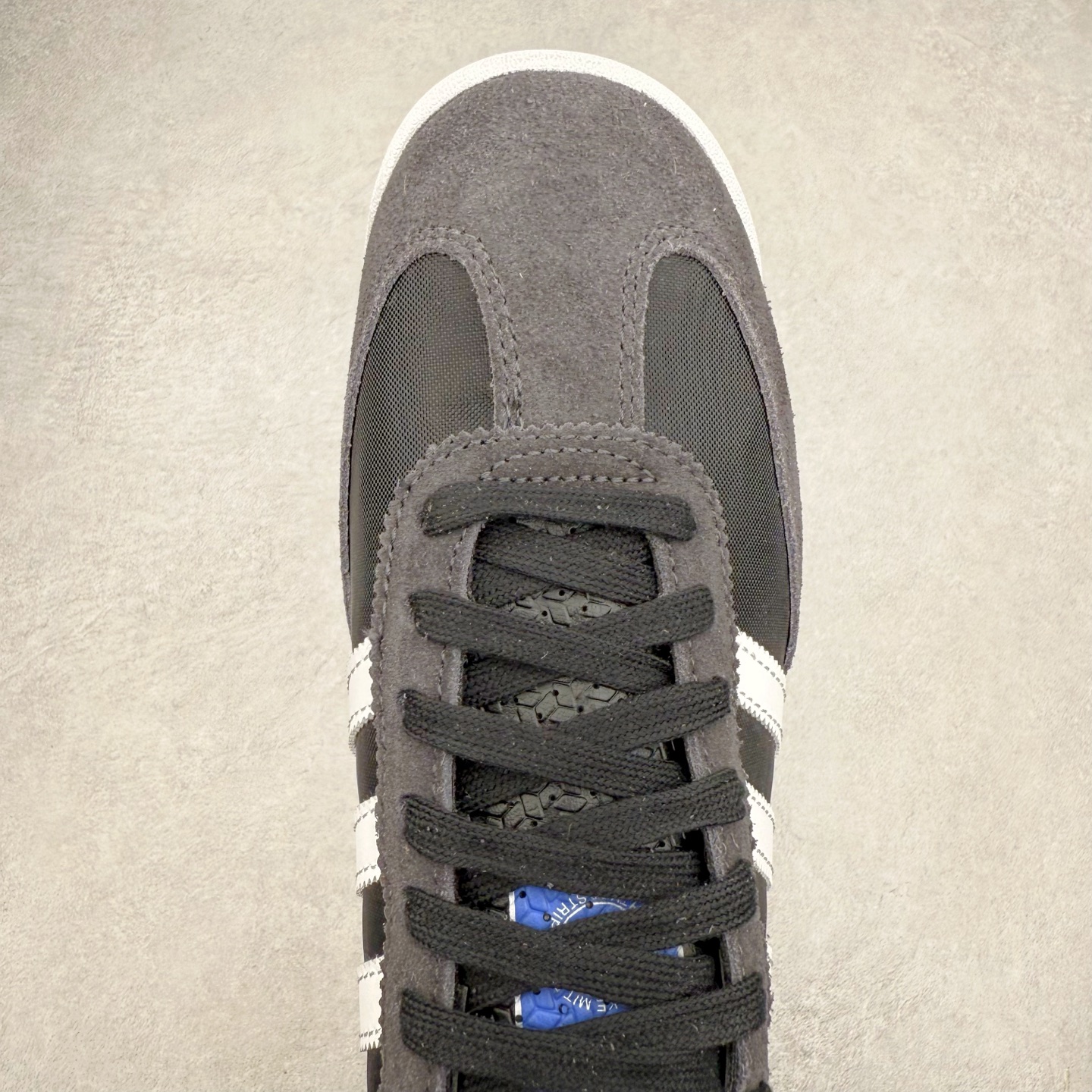 图片[4]-＃HP纯原 AD Wmns SL72 OG 系列德训足球风百搭低帮休闲运动板鞋 JI1282 采用高弹EVA+MODEL+RB三层组合底 区别市面RB一体大底 三层组合鞋底重量与原鞋一致 Originals 将有「T 头鞋」造型的诞生于 1972 年的 SL72 鞋款复刻带回 各位买鞋又有新选择了 1972 年 SL72 问世后 引领了后来阿迪达斯的跑鞋发展方向 其中「SL」代表了 Super Light 彰显了产品轻便的特性 1972 年 SL72 问世后 引领了后来阿迪达斯的跑鞋发展方向 其中「SL」代表了 Super Light 彰显了产品轻便的特性 这次 Originals 延续其轻质经典的基因 带来男女两款 SL72 男生款带来 SL72 RS 鞋型 RS 意为 Reshaped（重塑）鞋款在保留了经典的外观基础上 在尼龙材质里增加了填充物 使鞋型更加挺立和饱满 鞋头则更加圆润 鞋底的 EVA 材质则增加了鞋款的高度 女生款则带来 SL72 OG W 鞋型 OG 顾名思义则是致敬经典款式 相较于 RS（Reshaped）鞋款 鞋身更加纤细 其整体鞋身轮廓、线条、细节、材质上尊崇 70 年代 SL72 的设计 还原经典味道 尺码：36 36⅔ 37⅓ 38 38⅔ 39⅓ 40 40⅔ 41⅓ 42 42⅔ 43⅓ 44 44⅔ 45-选品中心