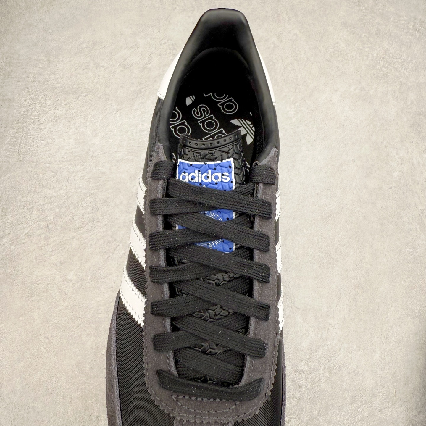 图片[5]-＃HP纯原 AD Wmns SL72 OG 系列德训足球风百搭低帮休闲运动板鞋 JI1282 采用高弹EVA+MODEL+RB三层组合底 区别市面RB一体大底 三层组合鞋底重量与原鞋一致 Originals 将有「T 头鞋」造型的诞生于 1972 年的 SL72 鞋款复刻带回 各位买鞋又有新选择了 1972 年 SL72 问世后 引领了后来阿迪达斯的跑鞋发展方向 其中「SL」代表了 Super Light 彰显了产品轻便的特性 1972 年 SL72 问世后 引领了后来阿迪达斯的跑鞋发展方向 其中「SL」代表了 Super Light 彰显了产品轻便的特性 这次 Originals 延续其轻质经典的基因 带来男女两款 SL72 男生款带来 SL72 RS 鞋型 RS 意为 Reshaped（重塑）鞋款在保留了经典的外观基础上 在尼龙材质里增加了填充物 使鞋型更加挺立和饱满 鞋头则更加圆润 鞋底的 EVA 材质则增加了鞋款的高度 女生款则带来 SL72 OG W 鞋型 OG 顾名思义则是致敬经典款式 相较于 RS（Reshaped）鞋款 鞋身更加纤细 其整体鞋身轮廓、线条、细节、材质上尊崇 70 年代 SL72 的设计 还原经典味道 尺码：36 36⅔ 37⅓ 38 38⅔ 39⅓ 40 40⅔ 41⅓ 42 42⅔ 43⅓ 44 44⅔ 45-选品中心