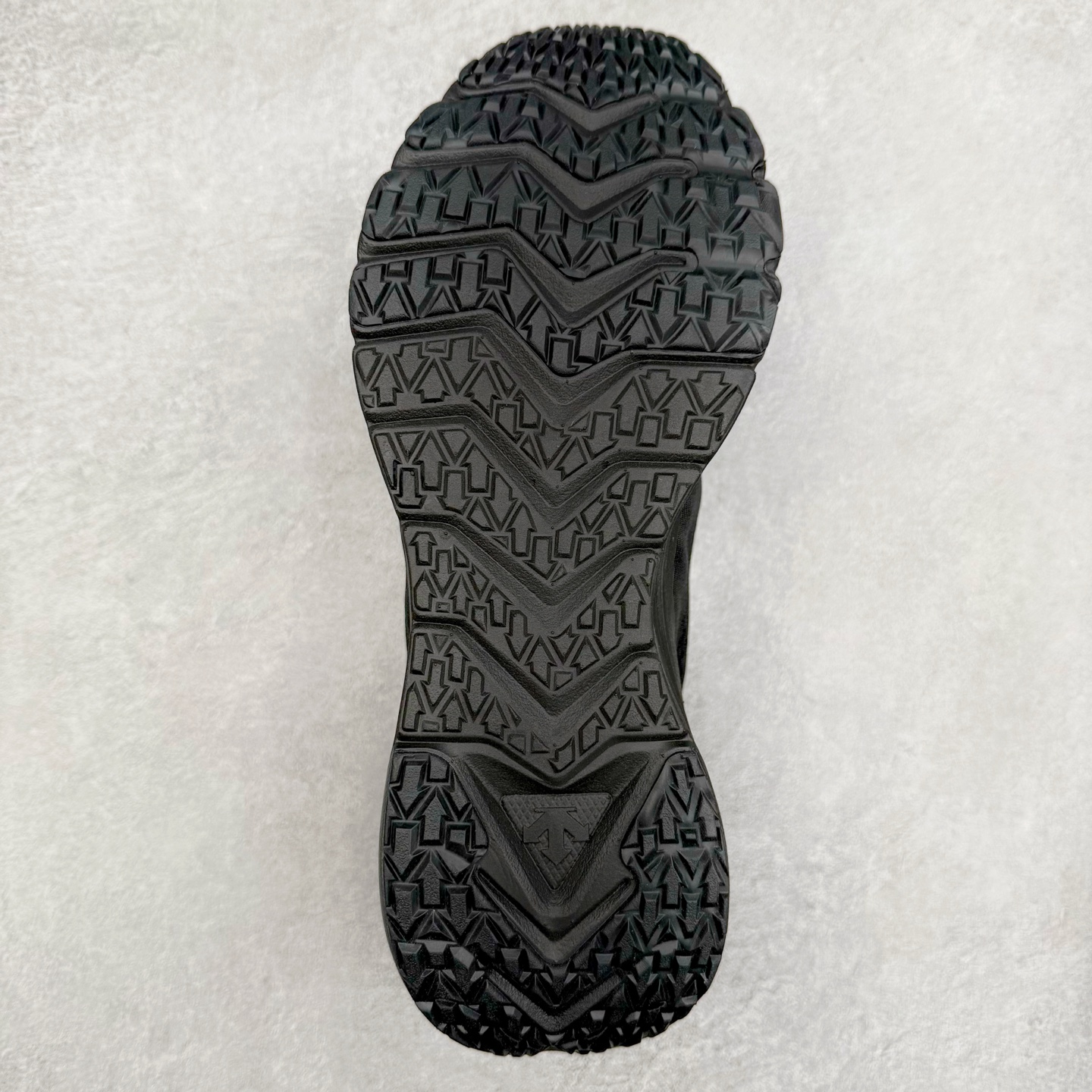 图片[9]-＃HP DESCENTE RUNNING 迪桑特系列 DFLUID流体BOA系带回弹低帮运动跑步鞋 DESCENTE（迪桑特）创立于1935年，品牌名取自法语词汇，意为“滑降”。品牌箭头标识代表滑雪的三种技术“高速直线滑行”、“穿越”和“侧滑”，也寓意品牌在打造高端专业运动产品中不断追求完美的创新精神，致力于成为中国高端专业滑雪、综训、女子、铁人三项、高尔夫的第一品牌。尺码：39 40 40.5 41 42 42.5 43 44 44.5 45-选品中心