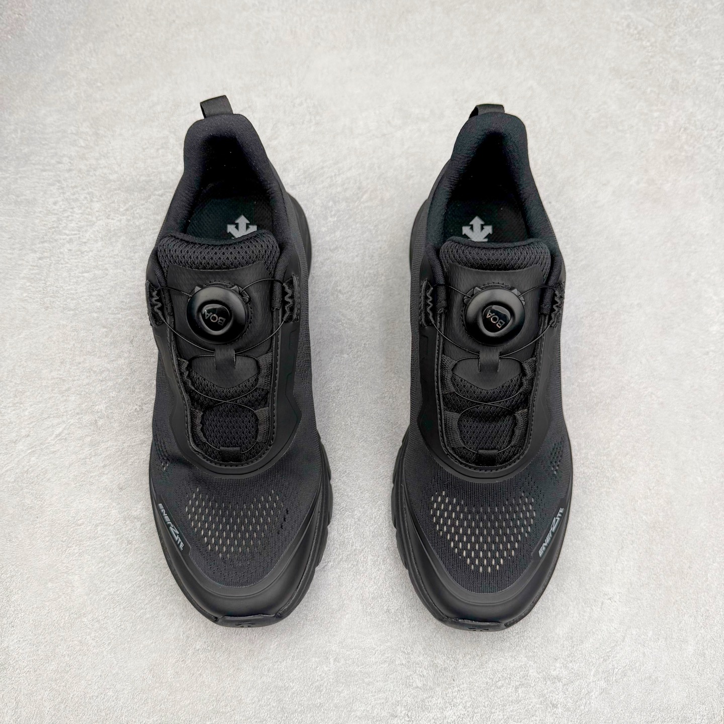 图片[2]-＃HP DESCENTE RUNNING 迪桑特系列 DFLUID流体BOA系带回弹低帮运动跑步鞋 DESCENTE（迪桑特）创立于1935年，品牌名取自法语词汇，意为“滑降”。品牌箭头标识代表滑雪的三种技术“高速直线滑行”、“穿越”和“侧滑”，也寓意品牌在打造高端专业运动产品中不断追求完美的创新精神，致力于成为中国高端专业滑雪、综训、女子、铁人三项、高尔夫的第一品牌。尺码：39 40 40.5 41 42 42.5 43 44 44.5 45-选品中心