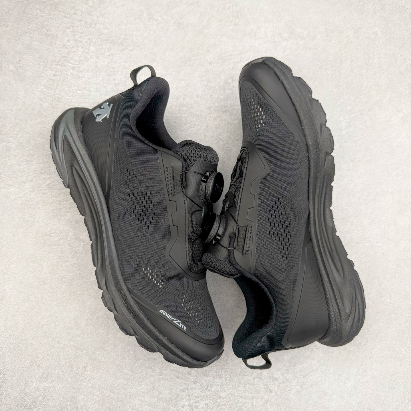 图片[3]-＃HP DESCENTE RUNNING 迪桑特系列 DFLUID流体BOA系带回弹低帮运动跑步鞋 DESCENTE（迪桑特）创立于1935年，品牌名取自法语词汇，意为“滑降”。品牌箭头标识代表滑雪的三种技术“高速直线滑行”、“穿越”和“侧滑”，也寓意品牌在打造高端专业运动产品中不断追求完美的创新精神，致力于成为中国高端专业滑雪、综训、女子、铁人三项、高尔夫的第一品牌。尺码：39 40 40.5 41 42 42.5 43 44 44.5 45-选品中心