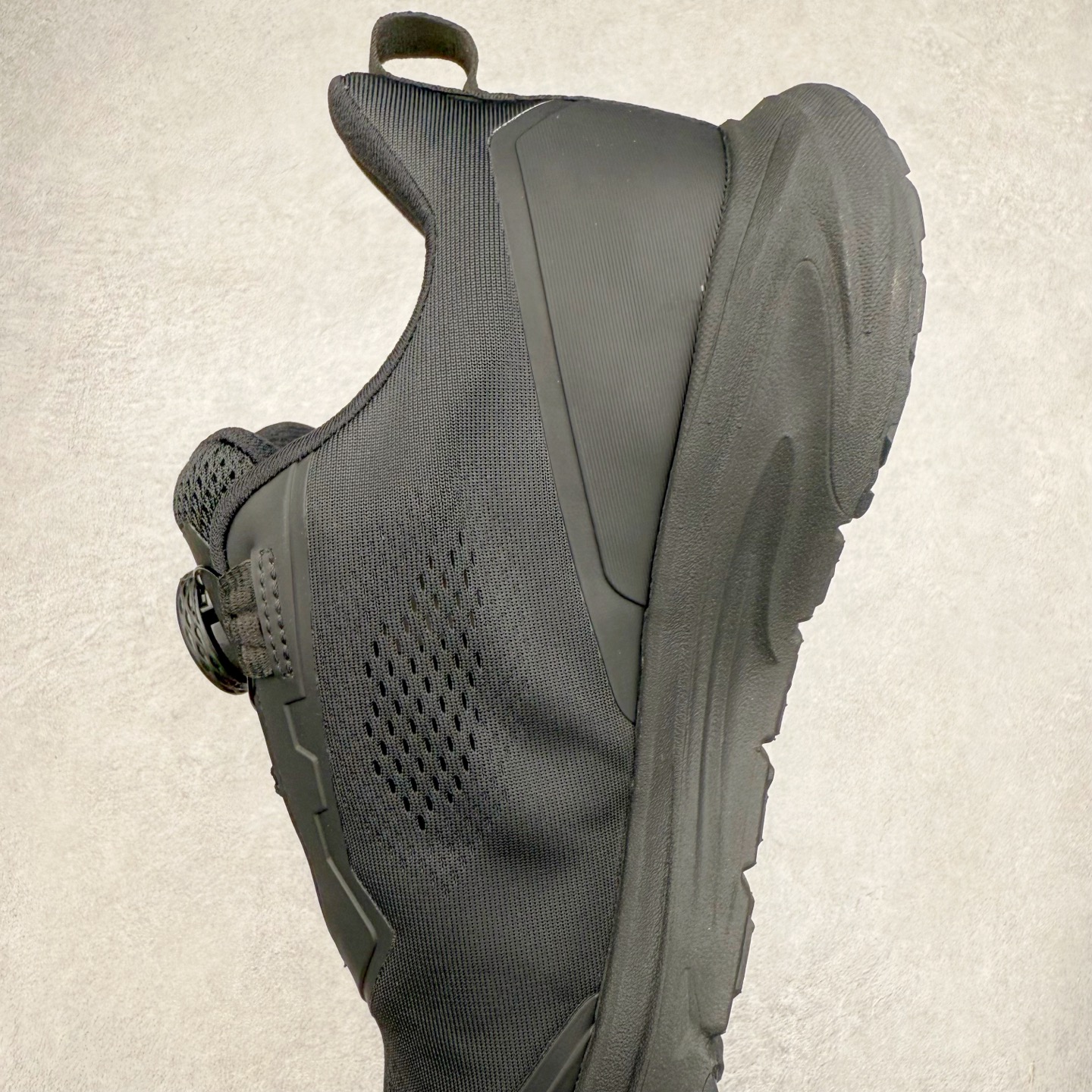 图片[7]-＃HP DESCENTE RUNNING 迪桑特系列 DFLUID流体BOA系带回弹低帮运动跑步鞋 DESCENTE（迪桑特）创立于1935年，品牌名取自法语词汇，意为“滑降”。品牌箭头标识代表滑雪的三种技术“高速直线滑行”、“穿越”和“侧滑”，也寓意品牌在打造高端专业运动产品中不断追求完美的创新精神，致力于成为中国高端专业滑雪、综训、女子、铁人三项、高尔夫的第一品牌。尺码：39 40 40.5 41 42 42.5 43 44 44.5 45-选品中心