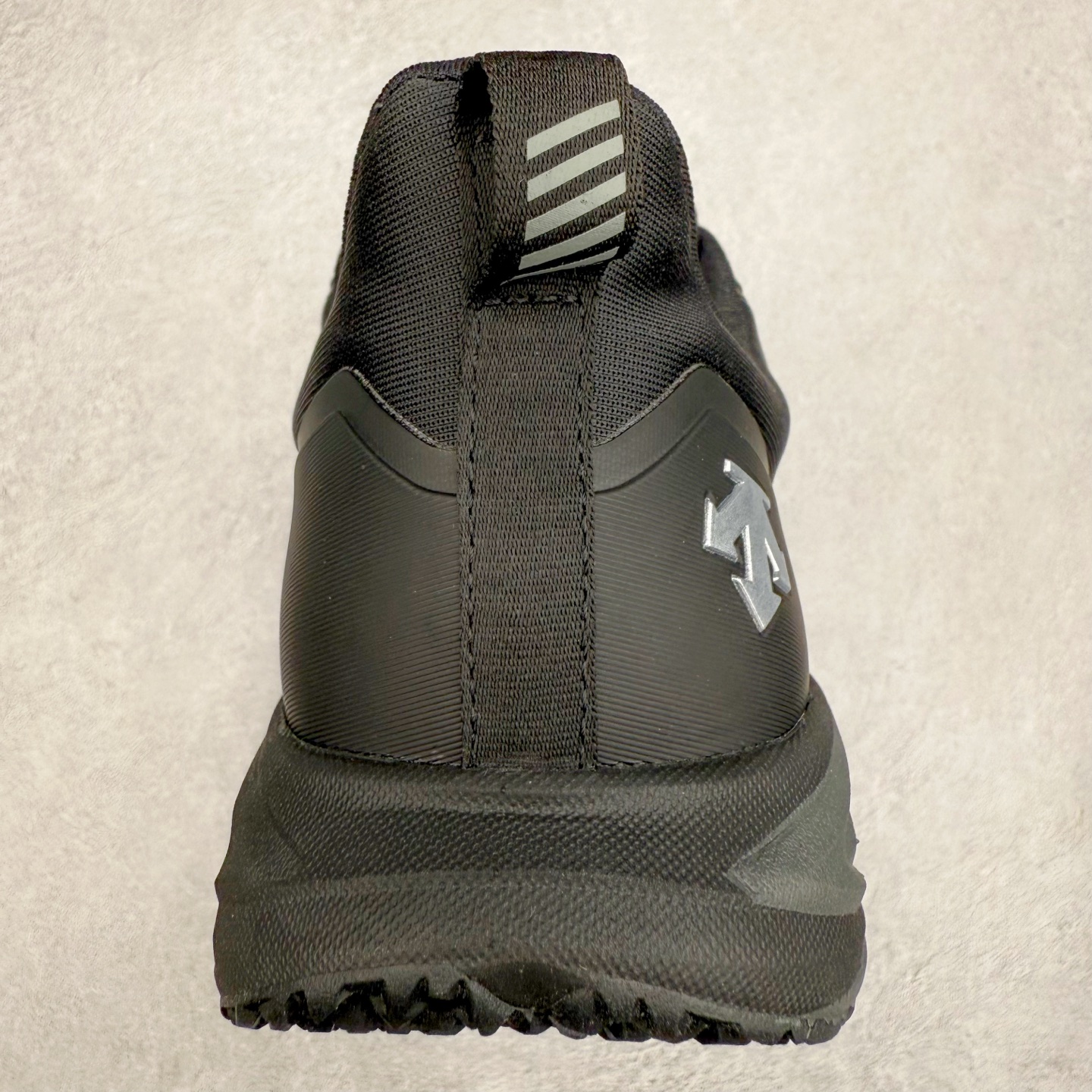 图片[8]-＃HP DESCENTE RUNNING 迪桑特系列 DFLUID流体BOA系带回弹低帮运动跑步鞋 DESCENTE（迪桑特）创立于1935年，品牌名取自法语词汇，意为“滑降”。品牌箭头标识代表滑雪的三种技术“高速直线滑行”、“穿越”和“侧滑”，也寓意品牌在打造高端专业运动产品中不断追求完美的创新精神，致力于成为中国高端专业滑雪、综训、女子、铁人三项、高尔夫的第一品牌。尺码：39 40 40.5 41 42 42.5 43 44 44.5 45-选品中心