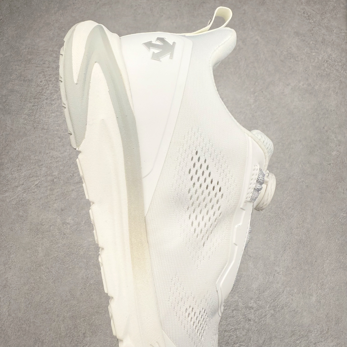 图片[6]-＃HP DESCENTE RUNNING 迪桑特系列 DFLUID流体BOA系带回弹低帮运动跑步鞋 DESCENTE（迪桑特）创立于1935年，品牌名取自法语词汇，意为“滑降”。品牌箭头标识代表滑雪的三种技术“高速直线滑行”、“穿越”和“侧滑”，也寓意品牌在打造高端专业运动产品中不断追求完美的创新精神，致力于成为中国高端专业滑雪、综训、女子、铁人三项、高尔夫的第一品牌。尺码：39 40 40.5 41 42 42.5 43 44 44.5 45-选品中心