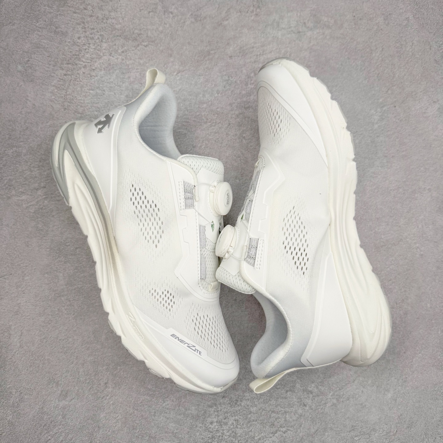 图片[3]-＃HP DESCENTE RUNNING 迪桑特系列 DFLUID流体BOA系带回弹低帮运动跑步鞋 DESCENTE（迪桑特）创立于1935年，品牌名取自法语词汇，意为“滑降”。品牌箭头标识代表滑雪的三种技术“高速直线滑行”、“穿越”和“侧滑”，也寓意品牌在打造高端专业运动产品中不断追求完美的创新精神，致力于成为中国高端专业滑雪、综训、女子、铁人三项、高尔夫的第一品牌。尺码：39 40 40.5 41 42 42.5 43 44 44.5 45-选品中心