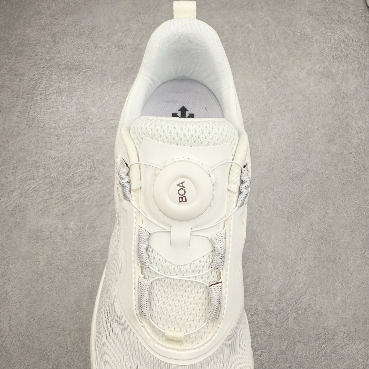 图片[5]-＃HP DESCENTE RUNNING 迪桑特系列 DFLUID流体BOA系带回弹低帮运动跑步鞋 DESCENTE（迪桑特）创立于1935年，品牌名取自法语词汇，意为“滑降”。品牌箭头标识代表滑雪的三种技术“高速直线滑行”、“穿越”和“侧滑”，也寓意品牌在打造高端专业运动产品中不断追求完美的创新精神，致力于成为中国高端专业滑雪、综训、女子、铁人三项、高尔夫的第一品牌。尺码：39 40 40.5 41 42 42.5 43 44 44.5 45-选品中心