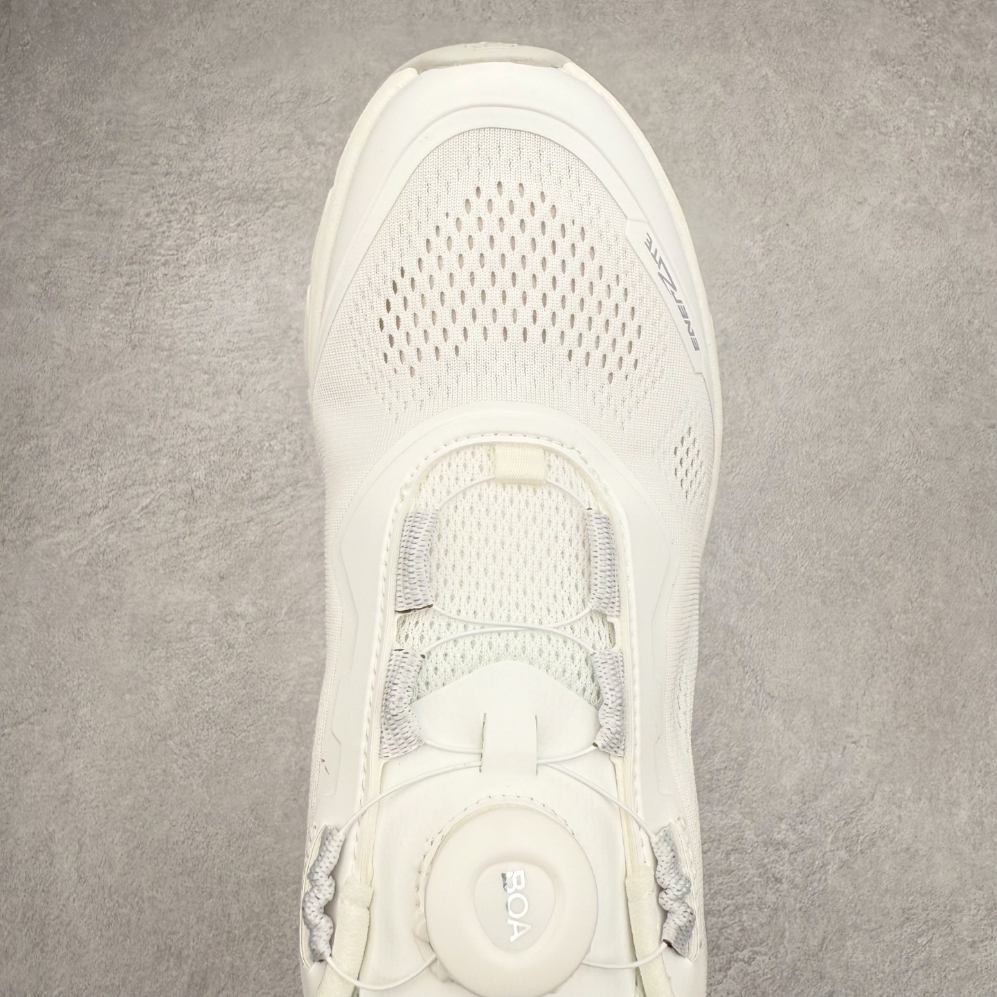 图片[4]-＃HP DESCENTE RUNNING 迪桑特系列 DFLUID流体BOA系带回弹低帮运动跑步鞋 DESCENTE（迪桑特）创立于1935年，品牌名取自法语词汇，意为“滑降”。品牌箭头标识代表滑雪的三种技术“高速直线滑行”、“穿越”和“侧滑”，也寓意品牌在打造高端专业运动产品中不断追求完美的创新精神，致力于成为中国高端专业滑雪、综训、女子、铁人三项、高尔夫的第一品牌。尺码：39 40 40.5 41 42 42.5 43 44 44.5 45-选品中心