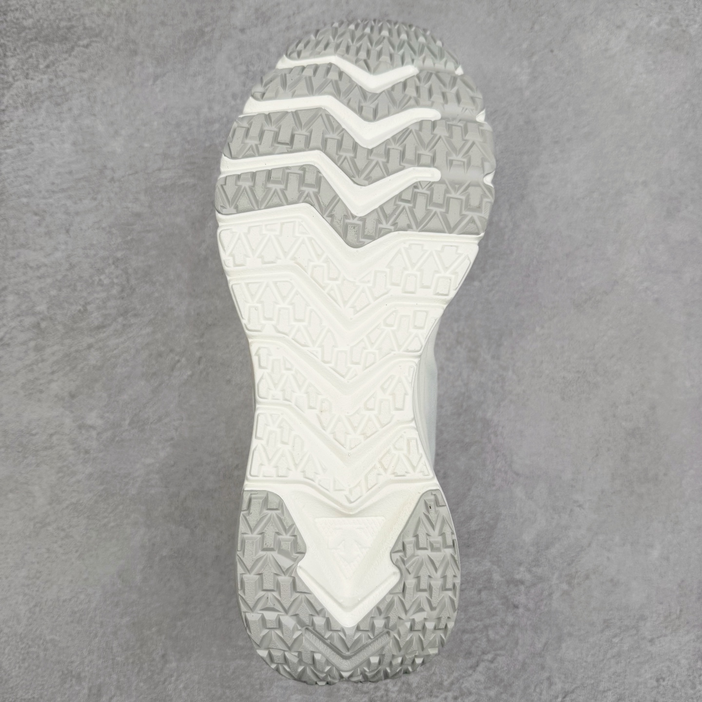 图片[9]-＃HP DESCENTE RUNNING 迪桑特系列 DFLUID流体BOA系带回弹低帮运动跑步鞋 DESCENTE（迪桑特）创立于1935年，品牌名取自法语词汇，意为“滑降”。品牌箭头标识代表滑雪的三种技术“高速直线滑行”、“穿越”和“侧滑”，也寓意品牌在打造高端专业运动产品中不断追求完美的创新精神，致力于成为中国高端专业滑雪、综训、女子、铁人三项、高尔夫的第一品牌。尺码：39 40 40.5 41 42 42.5 43 44 44.5 45-选品中心