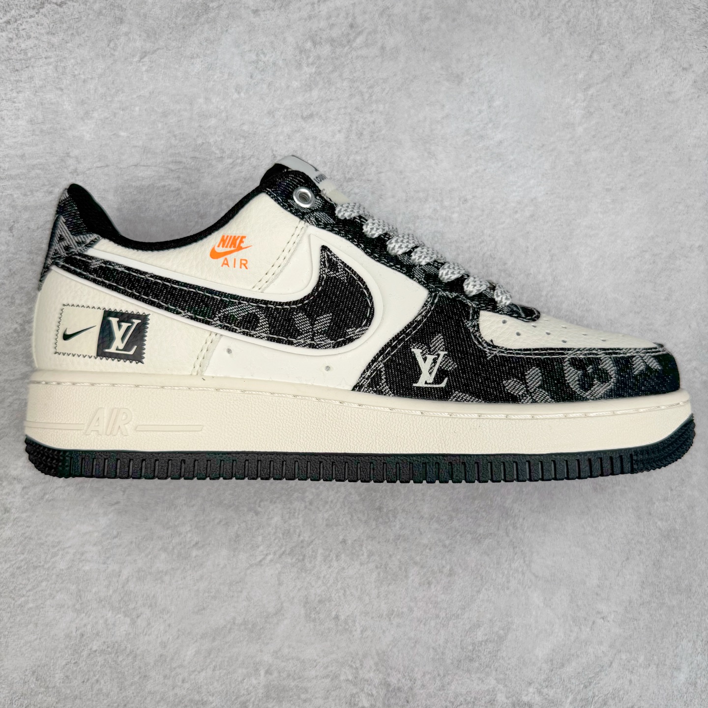 NK Air Force 1´07 Low 空军一号低帮百搭休闲运动板鞋 YX5066-353 柔软、弹性十足的缓震性能和出色的中底设计 横跨复古与现代的外型结合 造就出风靡全球 三十多年的Force 1 直到今天还深受青睐 实拍调校N版已经零色差零失真 百分百还原实物色彩所见即所得 不存在货不对板色差等低级问题 选购参考实物拍摄 不混卖不参货 只用心做好货严格选品 承诺混一赔十 尺码：36 36.5 37.5 38 38.5 39 40 40.5 41 42 42.5 43 44 44.5 45-选品中心