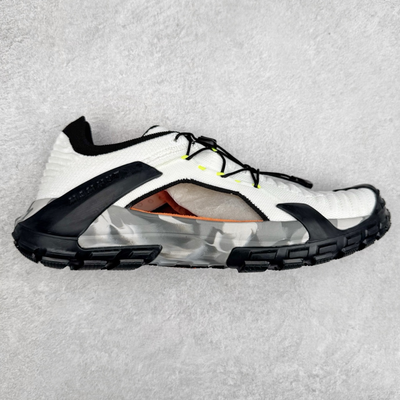 MAMMUT猛犸象 Hueco Knit 2 登山靴多功能鞋履 独立私模 顶级复刻百分百还原# 应用BASE FIT 2.0专利技术 拥有优越的抓地力、护趾力和运动缓冲功能 可折叠鞋跟 透气针织鞋面 适合春夏与初秋季节的设计 即刻\\\”履\\\”行出发 尺码：36 36.5 37.5 38 38.5 39 40 40.5 41 42 42.5 43 44 44.5 45 46-选品中心