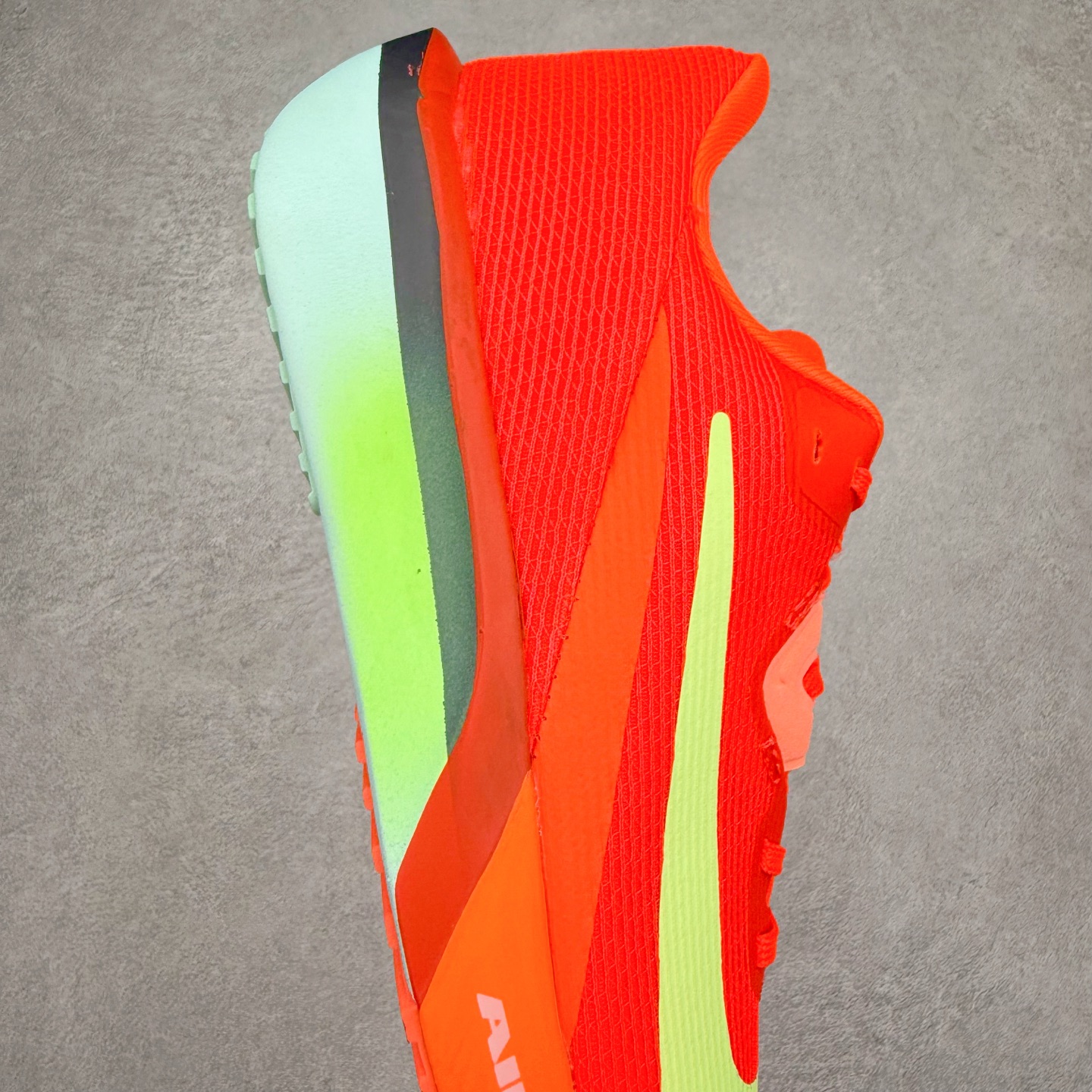 图片[6]-NK AIR Zoom RIVALFLY FK4代系列轻量飞织低帮休闲运动慢跑鞋 整体设计采用流线型的轻质工程网眼材质构成鞋面 并与其他 Running 旗舰鞋款同样搭载全脚掌 ZoomX 缓冲中底 搭配 Pebax 物料与橡胶外底 ZoomX StreakFly 首发配色以Prototype呈现 其灵感是来自开发期间的磨损测试 透过编号的标记与内侧的预期跑步距离突出研发过程 货号：FV6040-002 尺码：36 36.5 37.5 38 38.5 39 40 40.5 41 42 42.5 43 44 44.5 45-选品中心