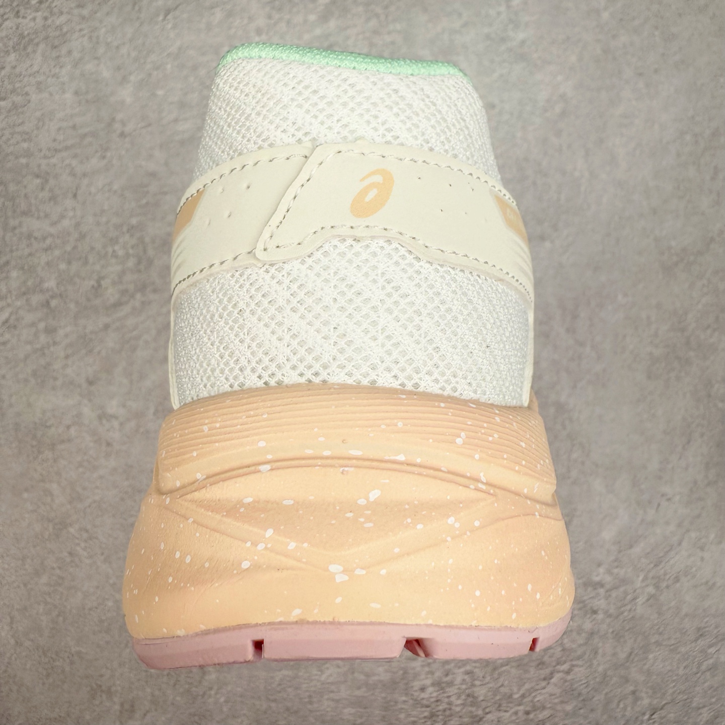 图片[8]-Asics Gel-Contend 亚瑟士抗衡4代低帮城市休闲运动跑步鞋 专业的运动科技 出色的缓冲性能 带来舒适的跑步体验 鞋面采用三明治网布 透气性非常出色 鞋舌带有偏向外侧设计 固定鞋舌防止外倾 内里海绵加透气的BK网布 加强脚部的包覆感 Rearfoot Gel后置凝胶能提供出色的缓冲性能 中底采用补强结构 能有效防止运动中的长时间扭动造成足弓变形 缓解足部疲劳 防滑耐磨橡胶大底 具有较强抓地性 适合慢跑和中等强度训练穿着 后跟内置GEL胶提供更加充分的冲击防护 鞋身外侧反光设计元素 在夜间增强保护性能 尺码：35 36 36.5 37 38 38.5 39 40 40.5 41 42 42.5 43 44 45-选品中心