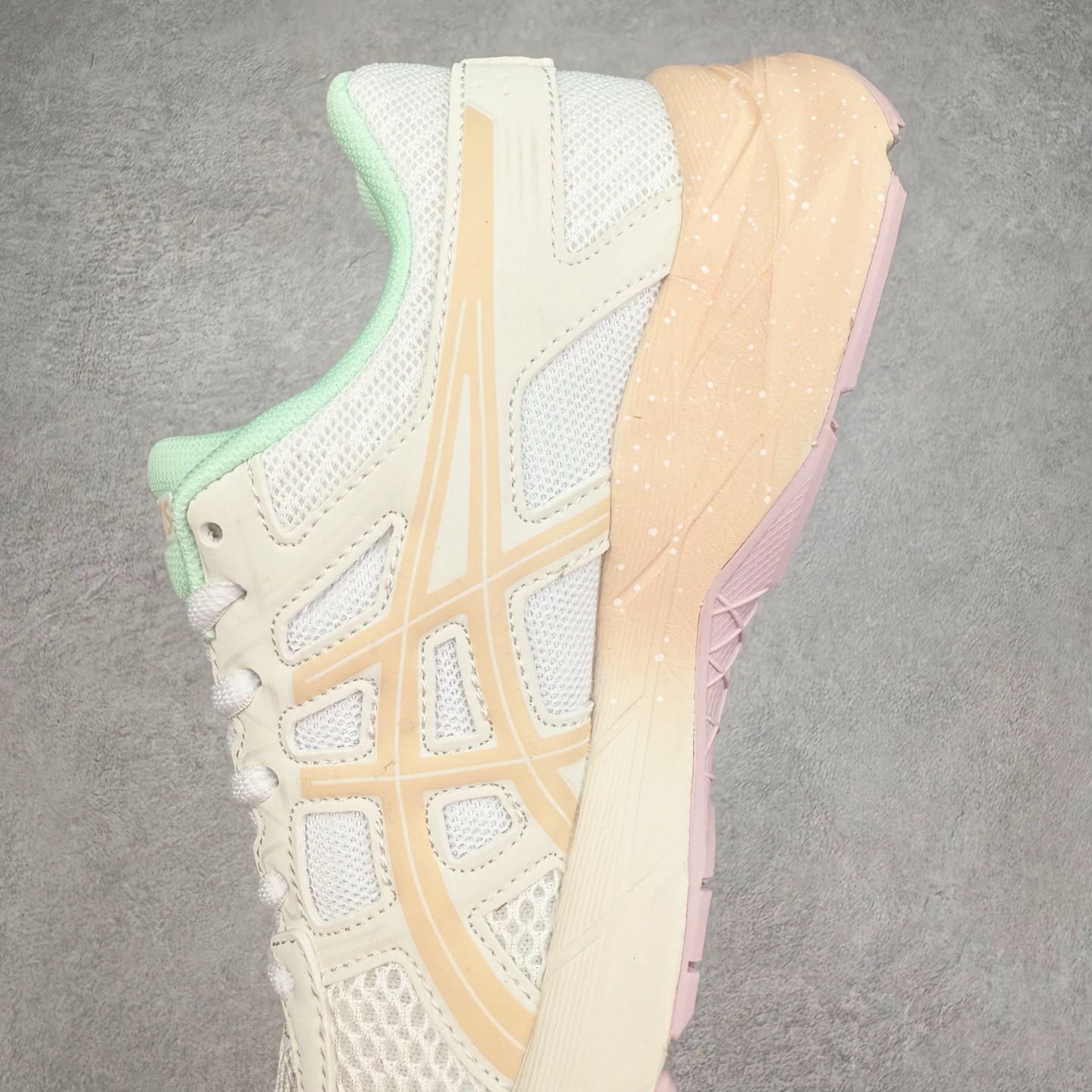 图片[7]-Asics Gel-Contend 亚瑟士抗衡4代低帮城市休闲运动跑步鞋 专业的运动科技 出色的缓冲性能 带来舒适的跑步体验 鞋面采用三明治网布 透气性非常出色 鞋舌带有偏向外侧设计 固定鞋舌防止外倾 内里海绵加透气的BK网布 加强脚部的包覆感 Rearfoot Gel后置凝胶能提供出色的缓冲性能 中底采用补强结构 能有效防止运动中的长时间扭动造成足弓变形 缓解足部疲劳 防滑耐磨橡胶大底 具有较强抓地性 适合慢跑和中等强度训练穿着 后跟内置GEL胶提供更加充分的冲击防护 鞋身外侧反光设计元素 在夜间增强保护性能 尺码：35 36 36.5 37 38 38.5 39 40 40.5 41 42 42.5 43 44 45-选品中心