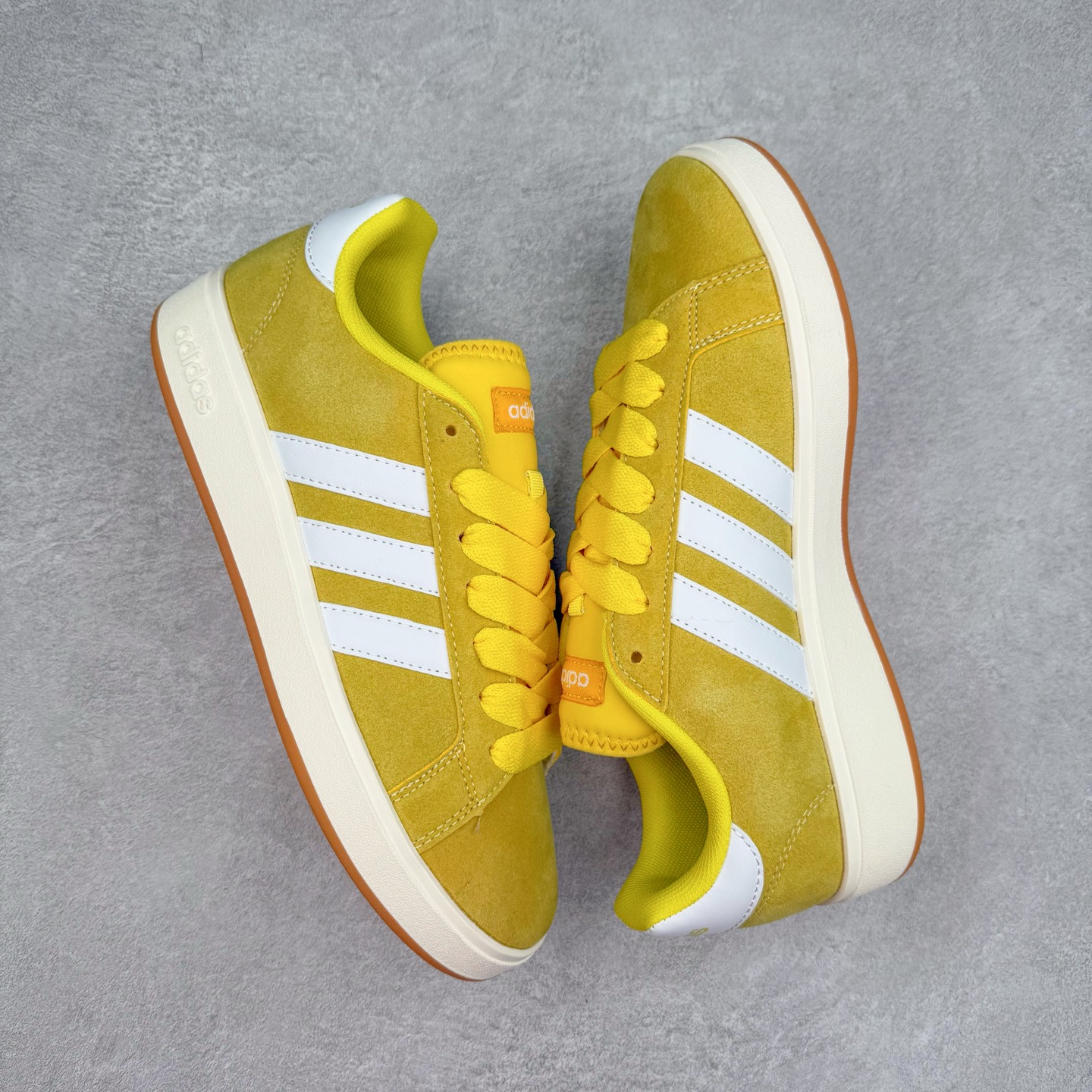 图片[3]-ADGRAND COURT ALPHA 三叶草休闲复古运动板鞋 经典侧面三道杠和鞋舌三道杠的标示彰显其身份 承载青春情怀的板鞋 品牌辨识度清晰 舒适百搭防滑耐磨 尺码：36 36.5 37.5 38 38.5 39 40 40.5 41 42 42.5 43 44 44.5 45-选品中心