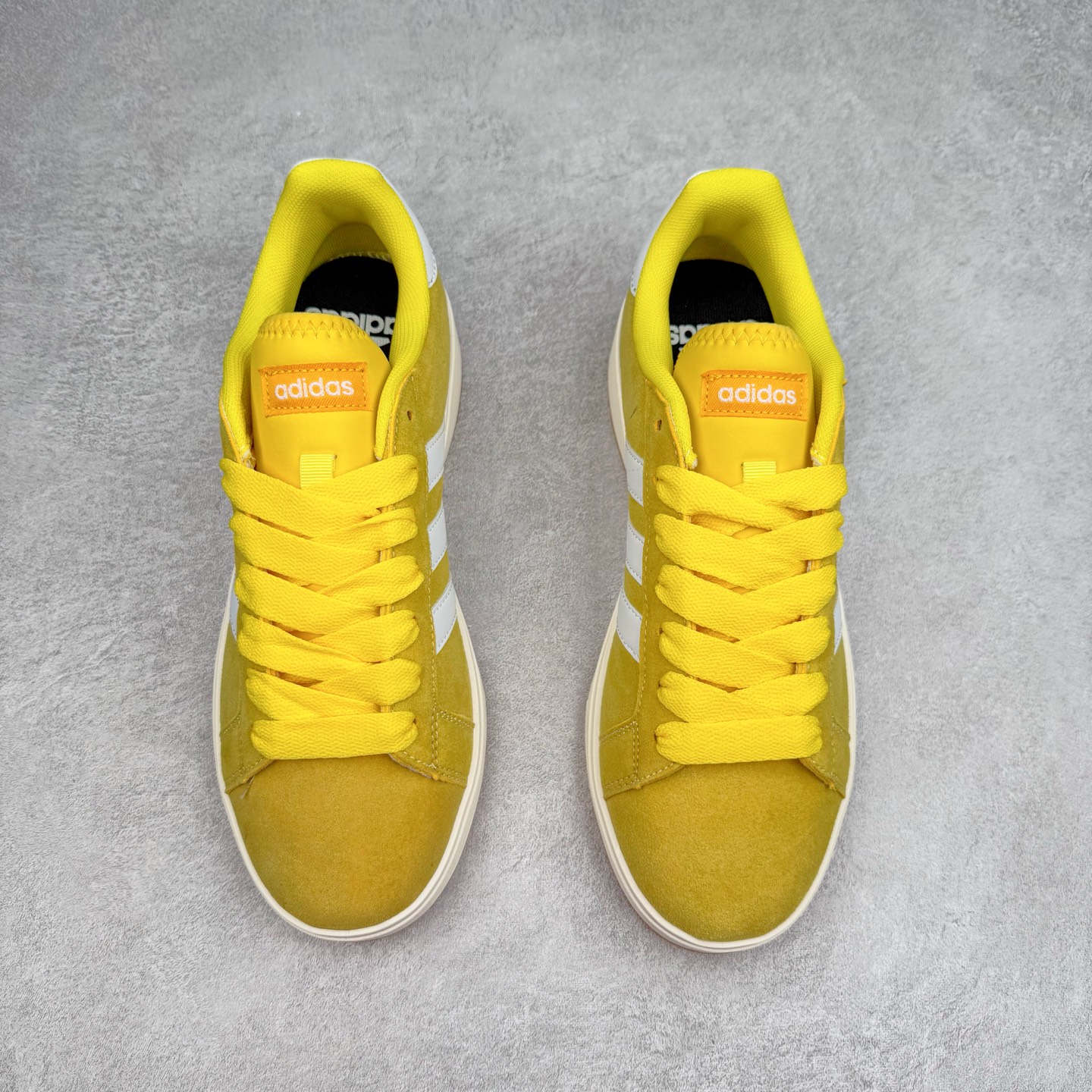 图片[2]-ADGRAND COURT ALPHA 三叶草休闲复古运动板鞋 经典侧面三道杠和鞋舌三道杠的标示彰显其身份 承载青春情怀的板鞋 品牌辨识度清晰 舒适百搭防滑耐磨 尺码：36 36.5 37.5 38 38.5 39 40 40.5 41 42 42.5 43 44 44.5 45-选品中心