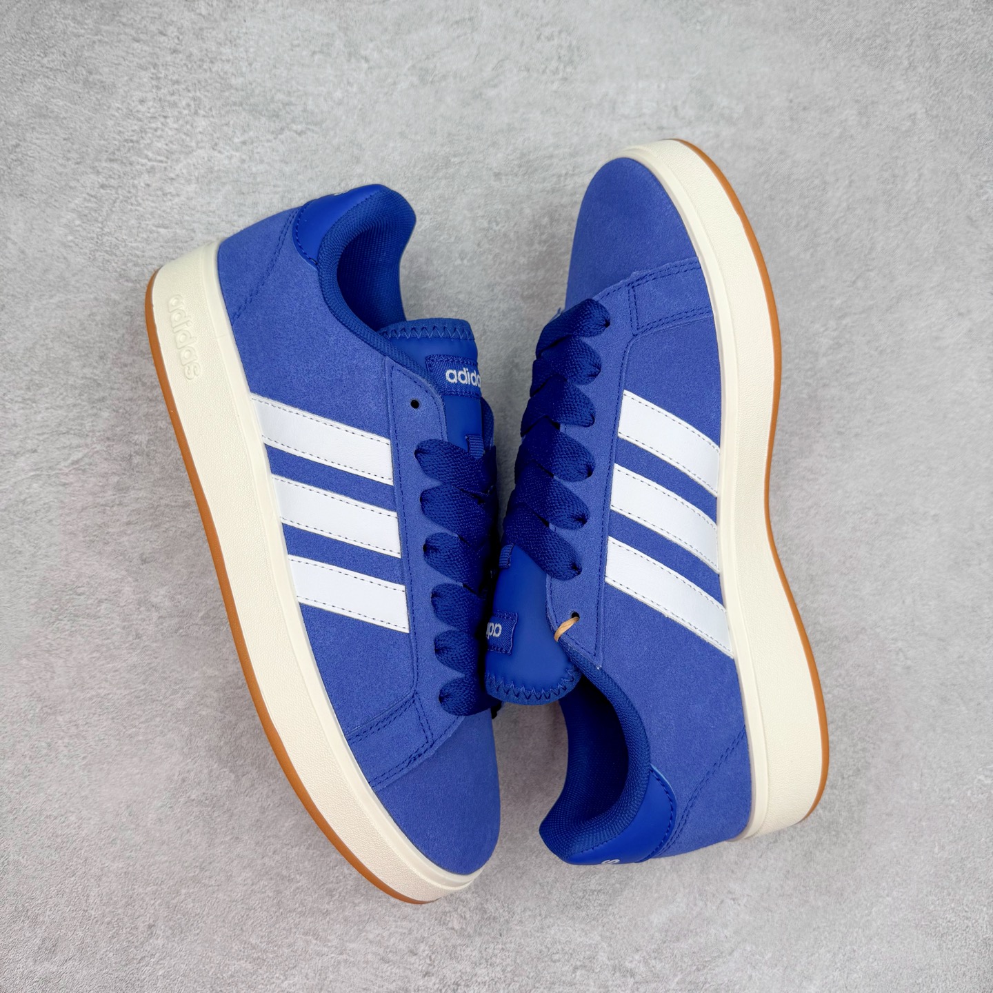 图片[3]-ADGRAND COURT ALPHA 三叶草休闲复古运动板鞋 经典侧面三道杠和鞋舌三道杠的标示彰显其身份 承载青春情怀的板鞋 品牌辨识度清晰 舒适百搭防滑耐磨 尺码：36 36.5 37.5 38 38.5 39 40 40.5 41 42 42.5 43 44 44.5 45-选品中心