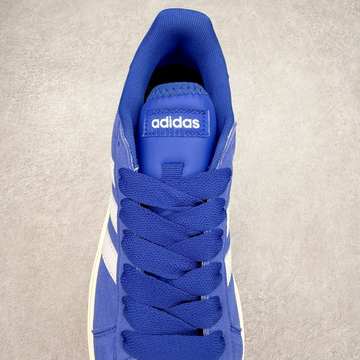 图片[5]-ADGRAND COURT ALPHA 三叶草休闲复古运动板鞋 经典侧面三道杠和鞋舌三道杠的标示彰显其身份 承载青春情怀的板鞋 品牌辨识度清晰 舒适百搭防滑耐磨 尺码：36 36.5 37.5 38 38.5 39 40 40.5 41 42 42.5 43 44 44.5 45-选品中心