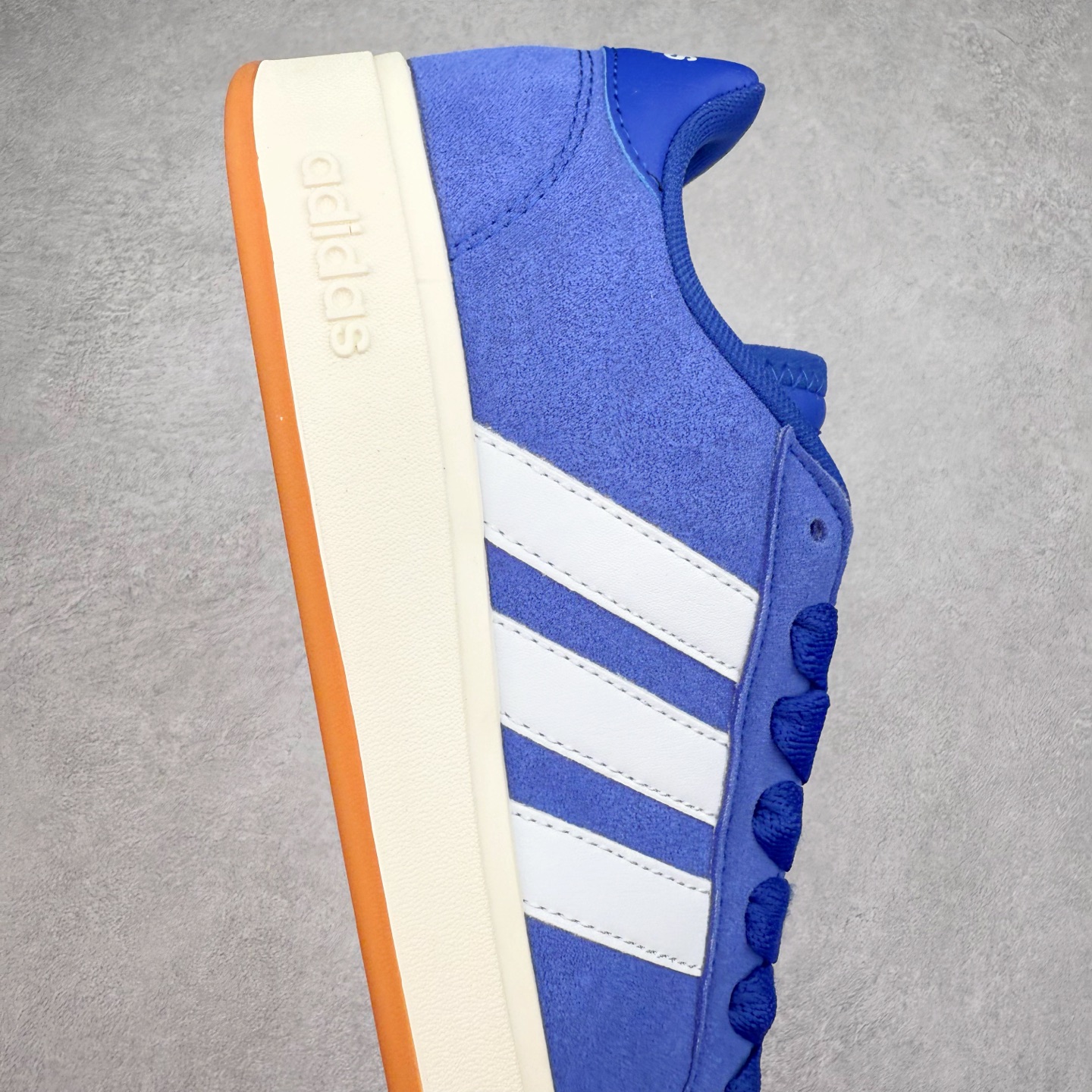 图片[6]-ADGRAND COURT ALPHA 三叶草休闲复古运动板鞋 经典侧面三道杠和鞋舌三道杠的标示彰显其身份 承载青春情怀的板鞋 品牌辨识度清晰 舒适百搭防滑耐磨 尺码：36 36.5 37.5 38 38.5 39 40 40.5 41 42 42.5 43 44 44.5 45-选品中心