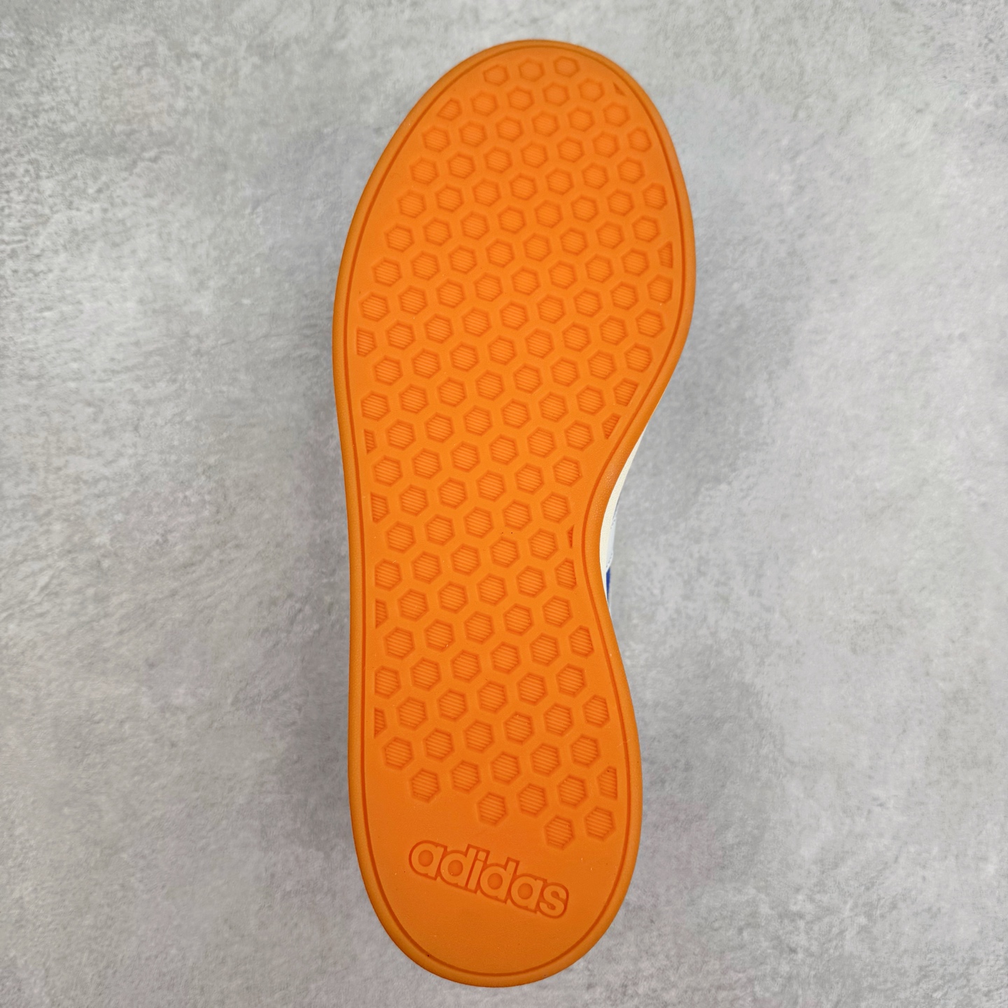 图片[9]-ADGRAND COURT ALPHA 三叶草休闲复古运动板鞋 经典侧面三道杠和鞋舌三道杠的标示彰显其身份 承载青春情怀的板鞋 品牌辨识度清晰 舒适百搭防滑耐磨 尺码：36 36.5 37.5 38 38.5 39 40 40.5 41 42 42.5 43 44 44.5 45-选品中心