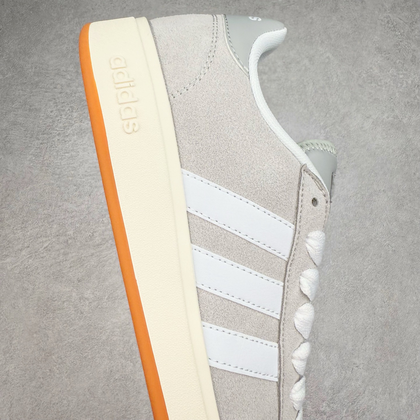 图片[6]-ADGRAND COURT ALPHA 三叶草休闲复古运动板鞋 经典侧面三道杠和鞋舌三道杠的标示彰显其身份 承载青春情怀的板鞋 品牌辨识度清晰 舒适百搭防滑耐磨 尺码：36 36.5 37.5 38 38.5 39 40 40.5 41 42 42.5 43 44 44.5 45-选品中心