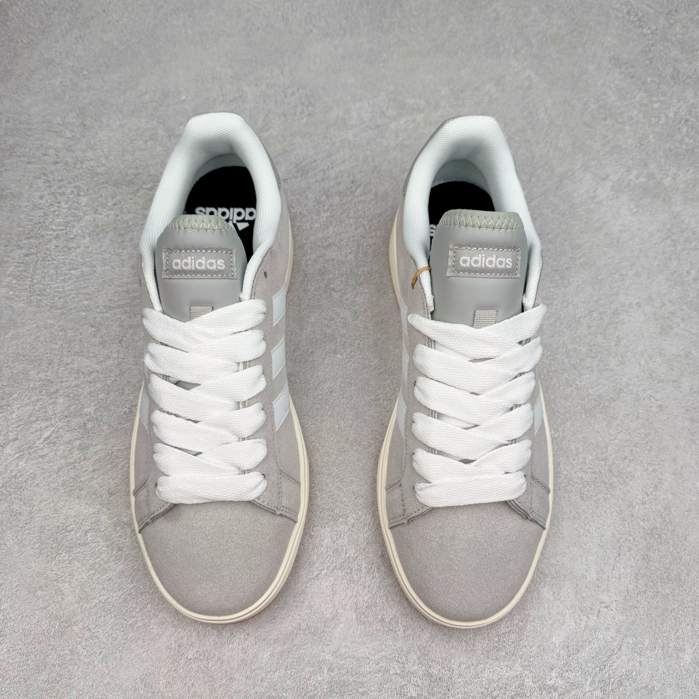 图片[2]-ADGRAND COURT ALPHA 三叶草休闲复古运动板鞋 经典侧面三道杠和鞋舌三道杠的标示彰显其身份 承载青春情怀的板鞋 品牌辨识度清晰 舒适百搭防滑耐磨 尺码：36 36.5 37.5 38 38.5 39 40 40.5 41 42 42.5 43 44 44.5 45-选品中心