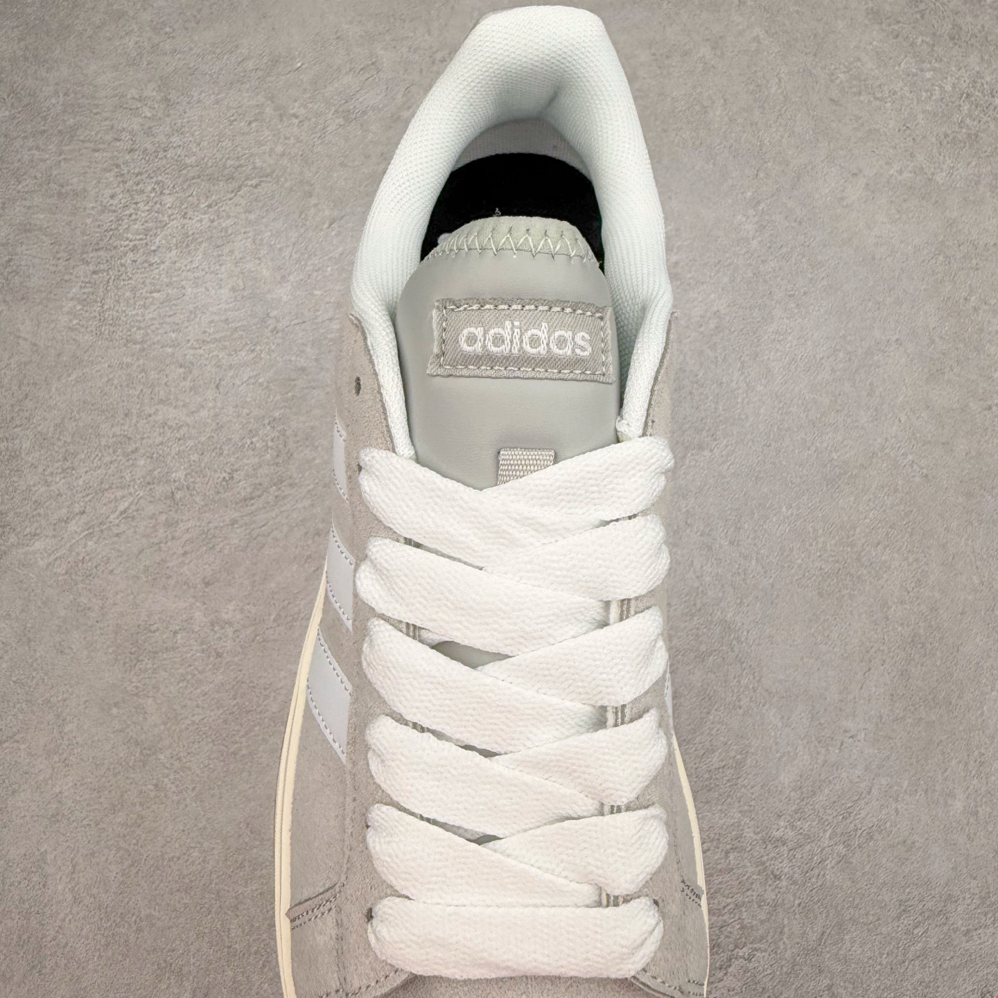 图片[5]-ADGRAND COURT ALPHA 三叶草休闲复古运动板鞋 经典侧面三道杠和鞋舌三道杠的标示彰显其身份 承载青春情怀的板鞋 品牌辨识度清晰 舒适百搭防滑耐磨 尺码：36 36.5 37.5 38 38.5 39 40 40.5 41 42 42.5 43 44 44.5 45-选品中心