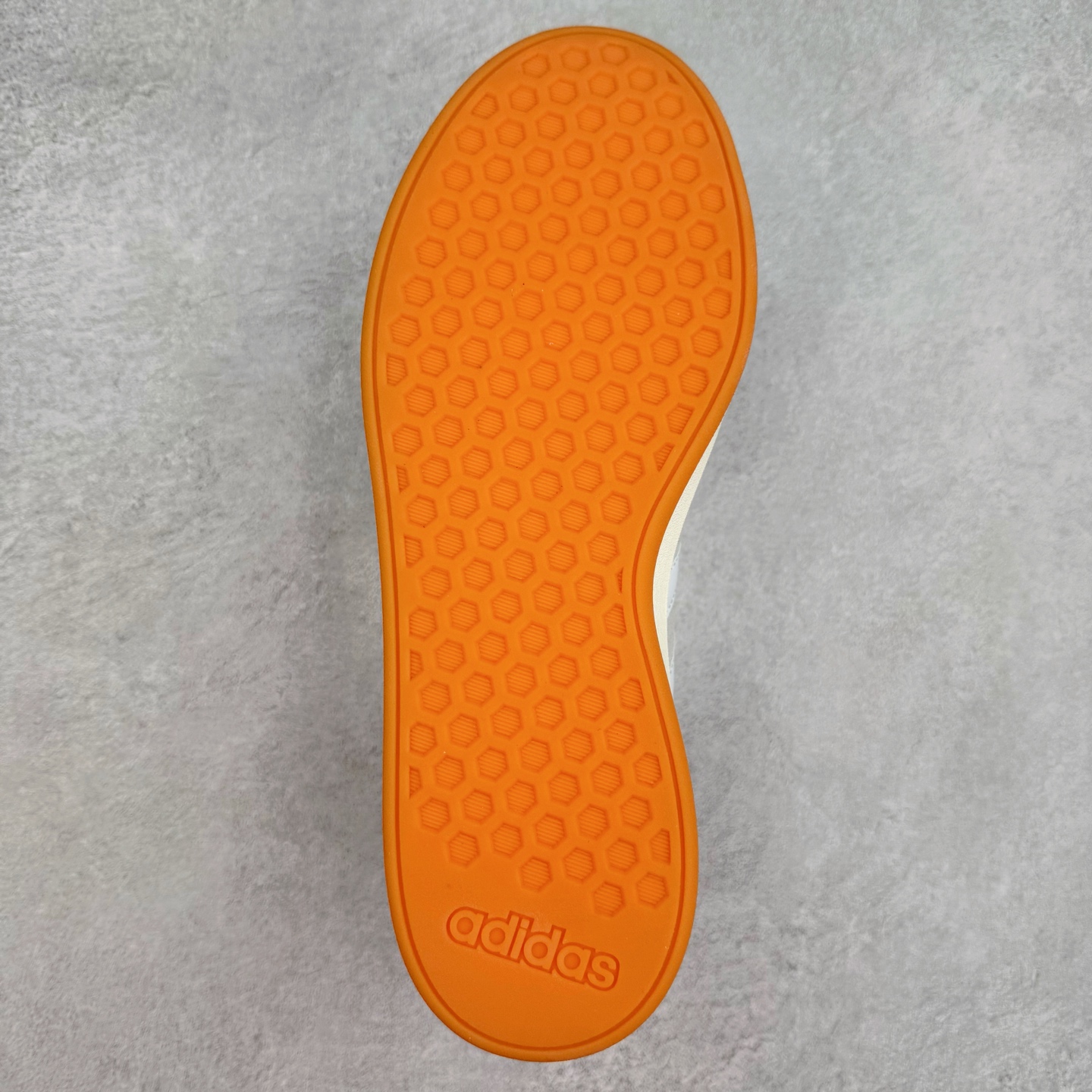 图片[9]-ADGRAND COURT ALPHA 三叶草休闲复古运动板鞋 经典侧面三道杠和鞋舌三道杠的标示彰显其身份 承载青春情怀的板鞋 品牌辨识度清晰 舒适百搭防滑耐磨 尺码：36 36.5 37.5 38 38.5 39 40 40.5 41 42 42.5 43 44 44.5 45-选品中心