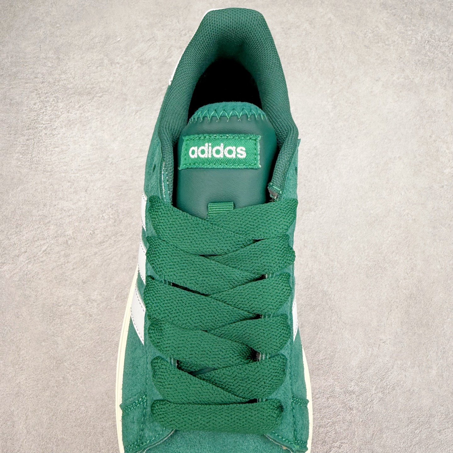 图片[5]-ADGRAND COURT ALPHA 三叶草休闲复古运动板鞋 经典侧面三道杠和鞋舌三道杠的标示彰显其身份 承载青春情怀的板鞋 品牌辨识度清晰 舒适百搭防滑耐磨 尺码：36 36.5 37.5 38 38.5 39 40 40.5 41 42 42.5 43 44 44.5 45-选品中心