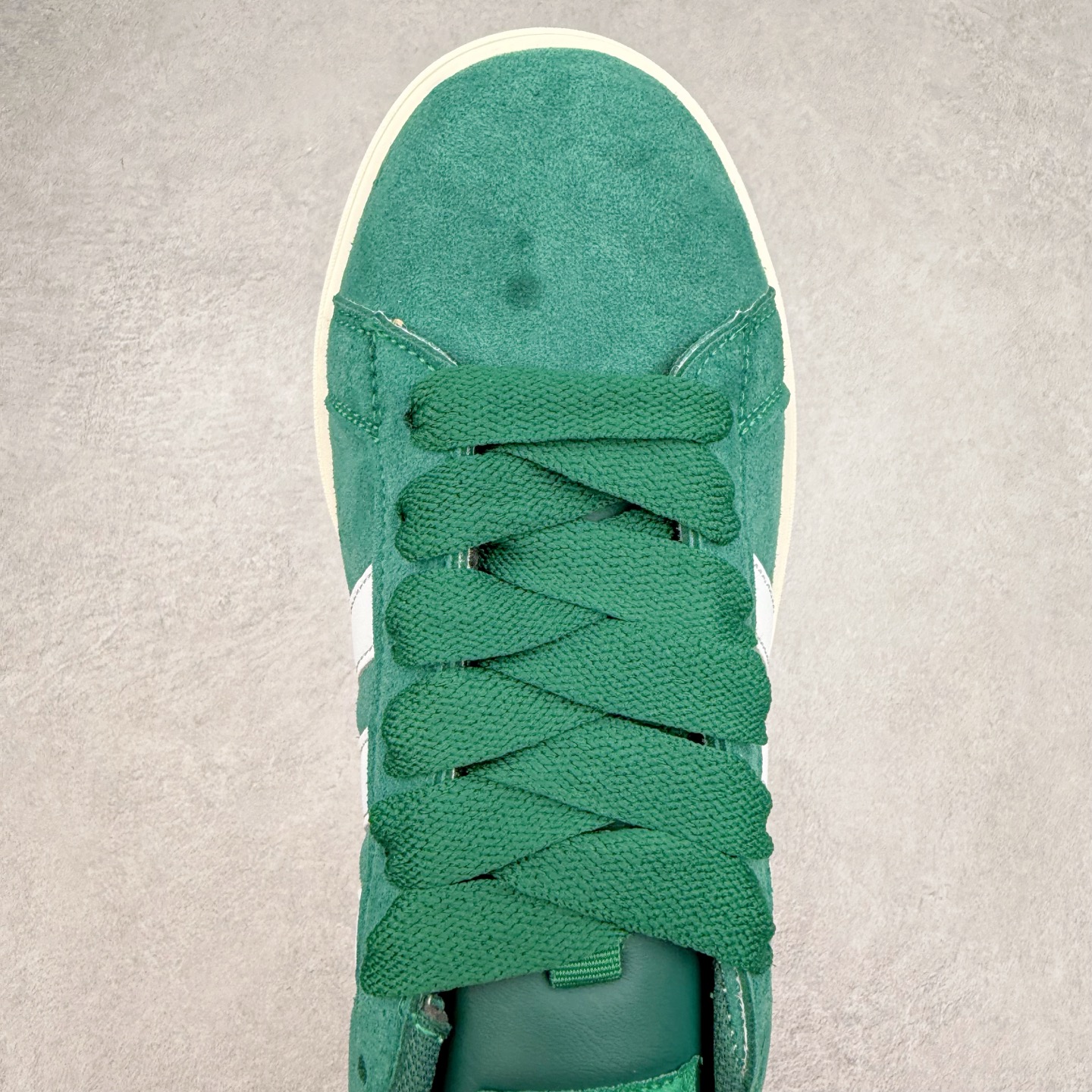 图片[4]-ADGRAND COURT ALPHA 三叶草休闲复古运动板鞋 经典侧面三道杠和鞋舌三道杠的标示彰显其身份 承载青春情怀的板鞋 品牌辨识度清晰 舒适百搭防滑耐磨 尺码：36 36.5 37.5 38 38.5 39 40 40.5 41 42 42.5 43 44 44.5 45-选品中心