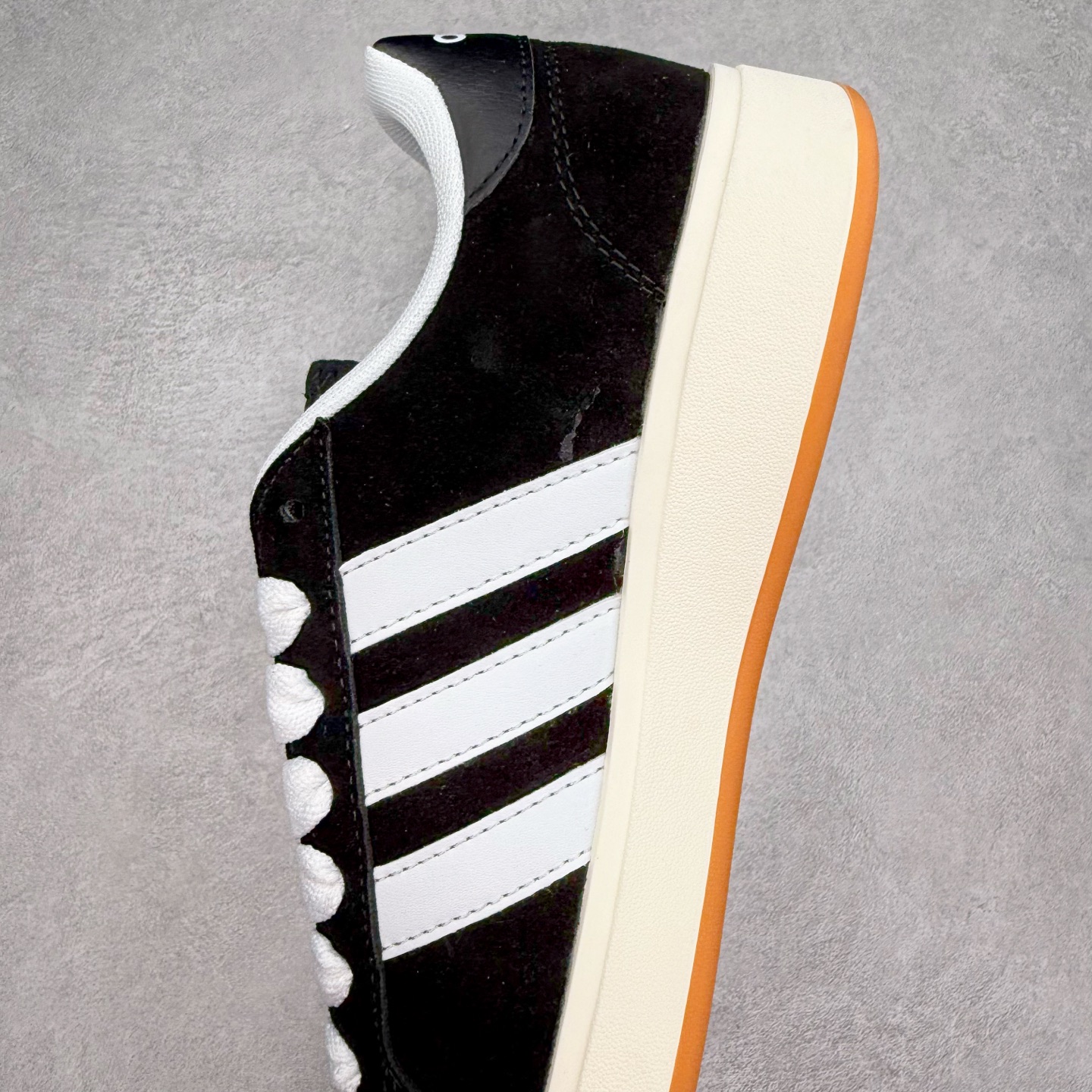 图片[7]-ADGRAND COURT ALPHA 三叶草休闲复古运动板鞋 经典侧面三道杠和鞋舌三道杠的标示彰显其身份 承载青春情怀的板鞋 品牌辨识度清晰 舒适百搭防滑耐磨 尺码：36 36.5 37.5 38 38.5 39 40 40.5 41 42 42.5 43 44 44.5 45-选品中心